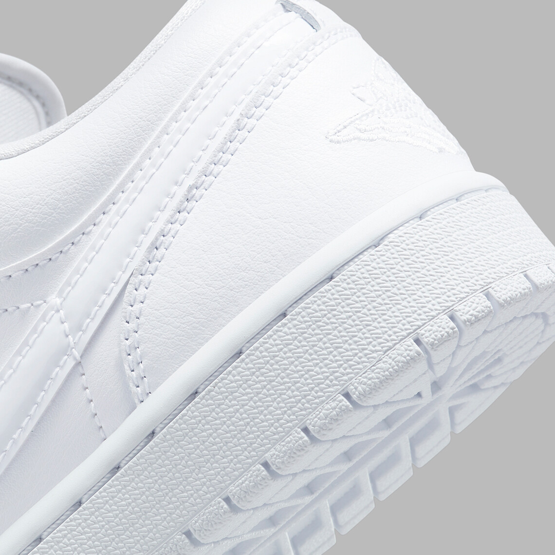 Women’s Nike Air Jordan 1 Low Triple White (2022) Nby DV0990-111 sz 7
