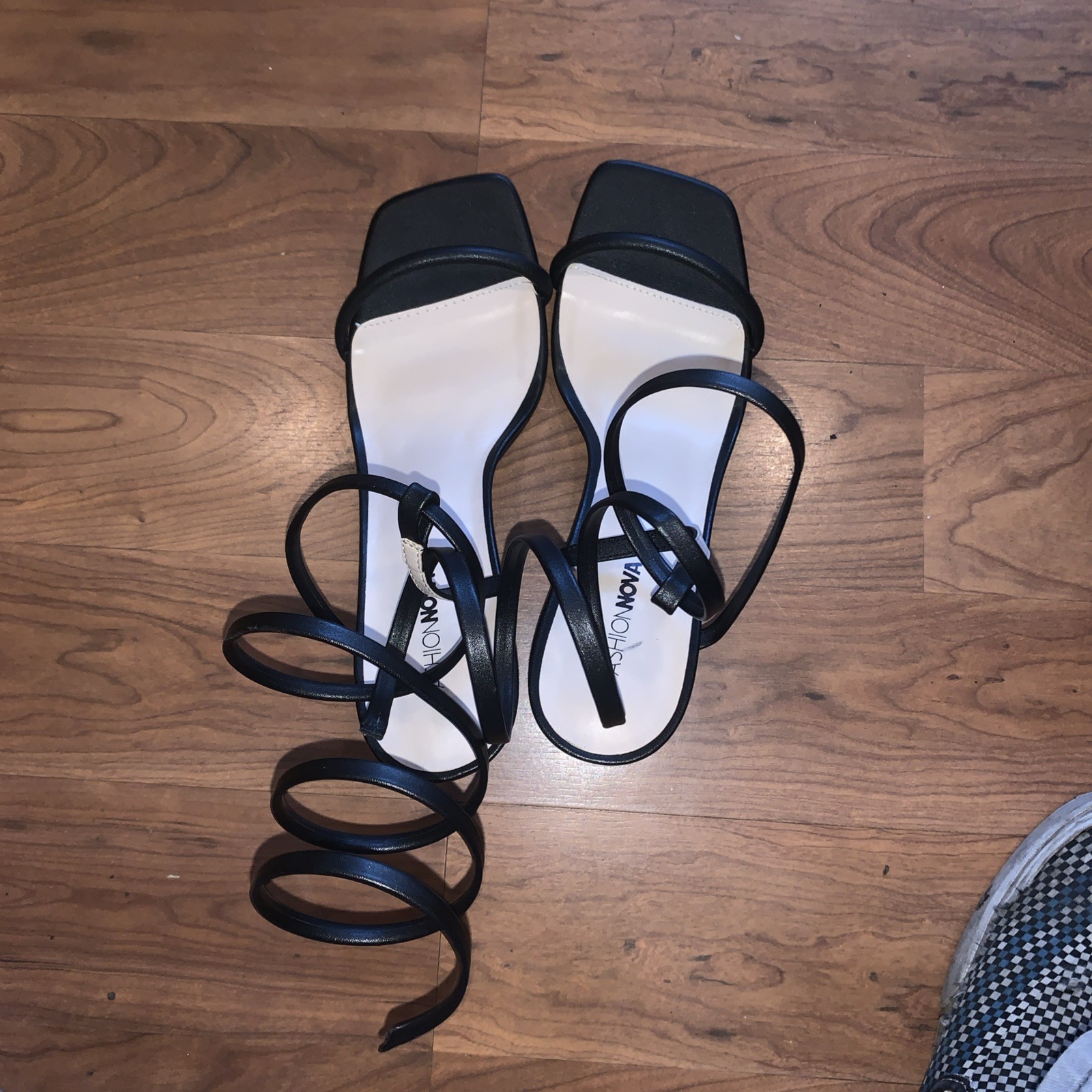 Fashion Nova Wrap Up Heels – Size 9