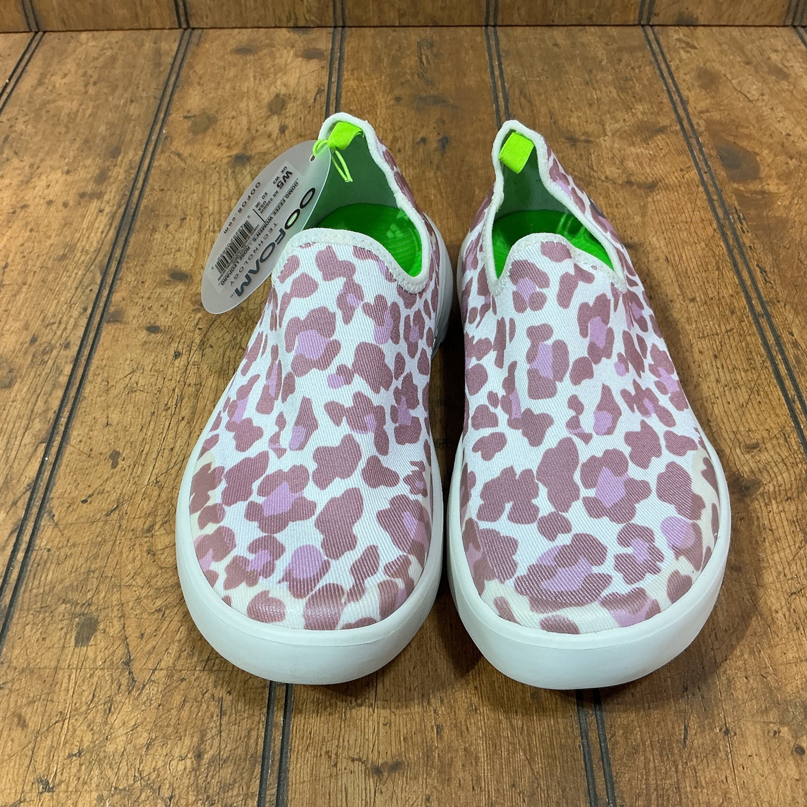 NEW Oofos OOmg eeZee Low Women’s 5 Rose Leopard Recovery Slip On Shoes Comfort