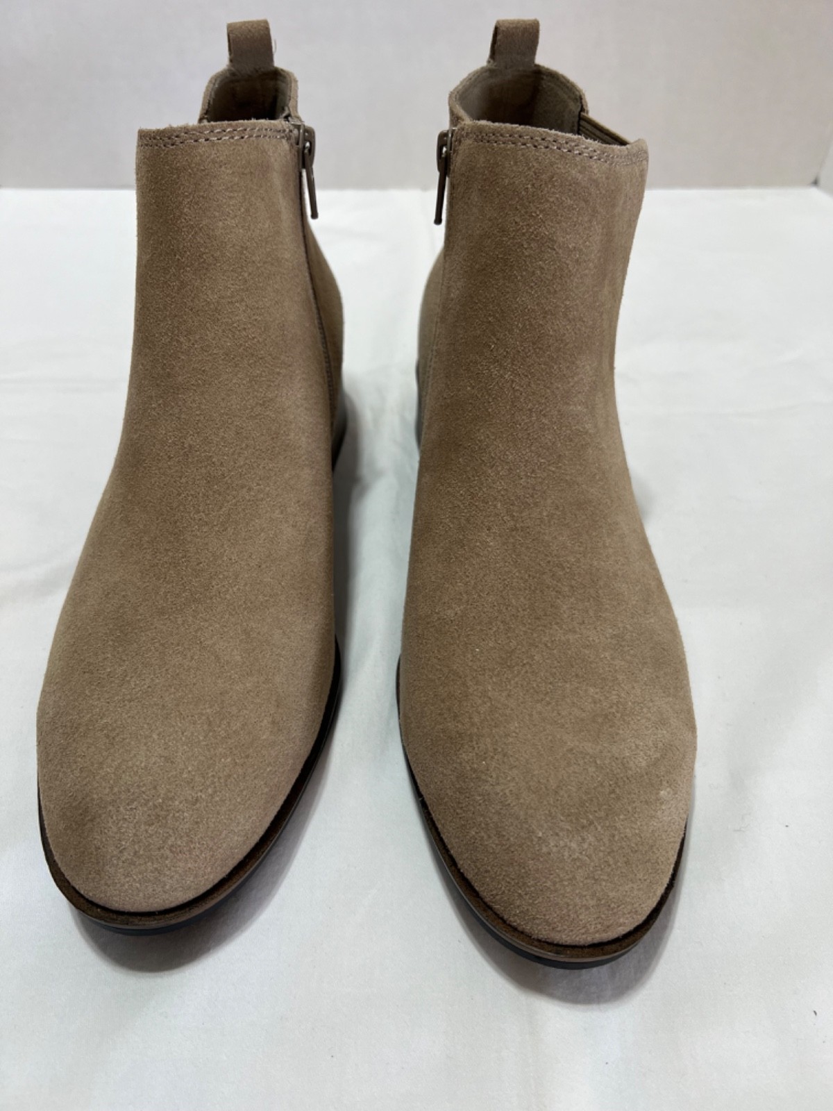 Womens White Mountain Ankle Boot, size 10M, Beige, Suede Upper, side zipper.