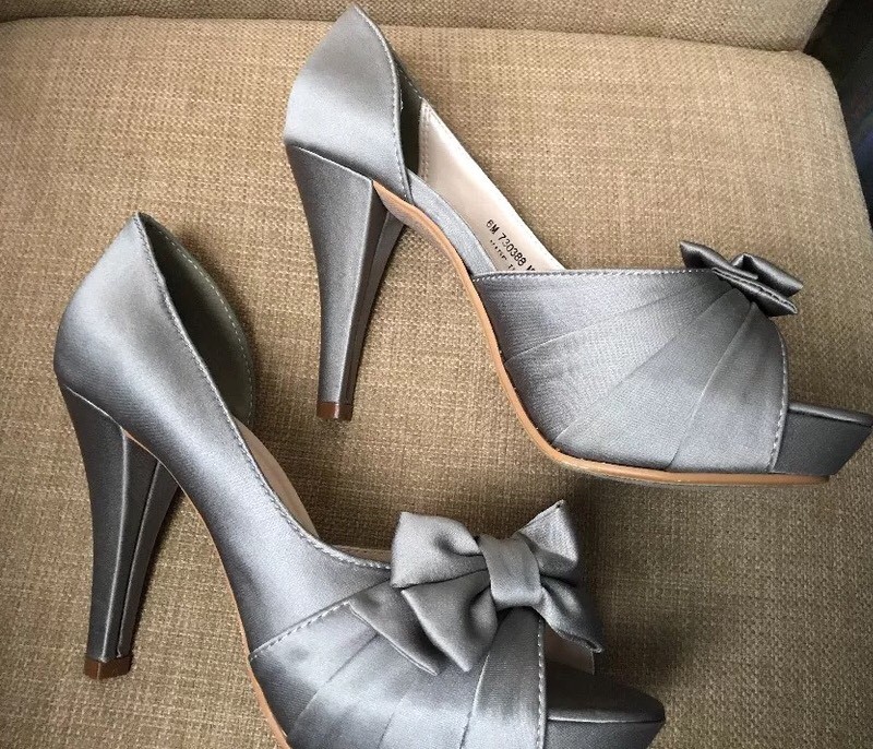 David’s Bridal MARIBELLE Silver Gray PEEP TOE Platform HEELS with Bow Size 6