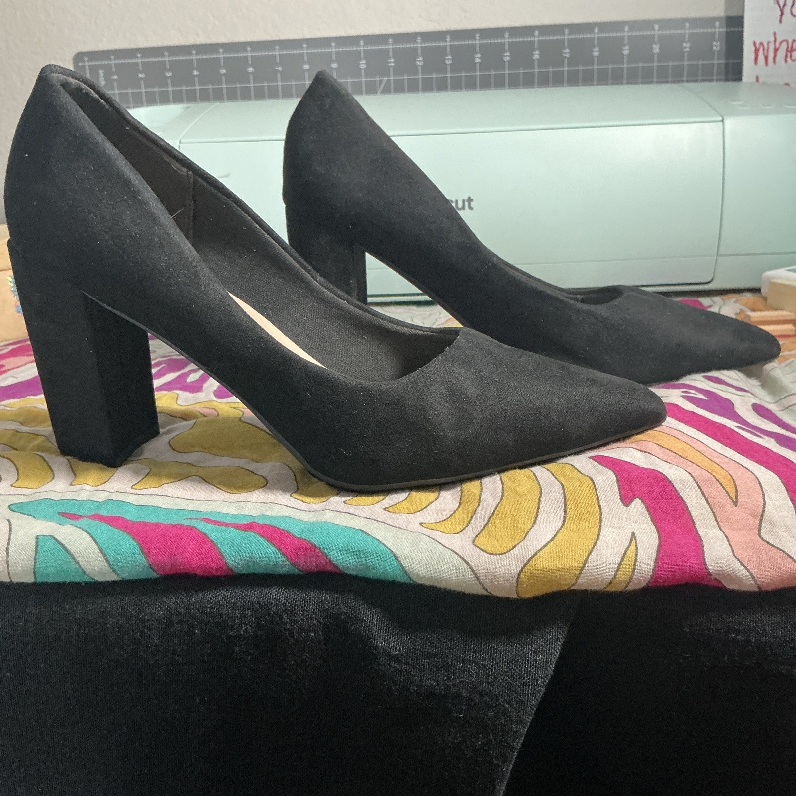 Dominique Nicole Women’s Black Suede Pointed Toe Block Heel Pumps Slip-On 9 M