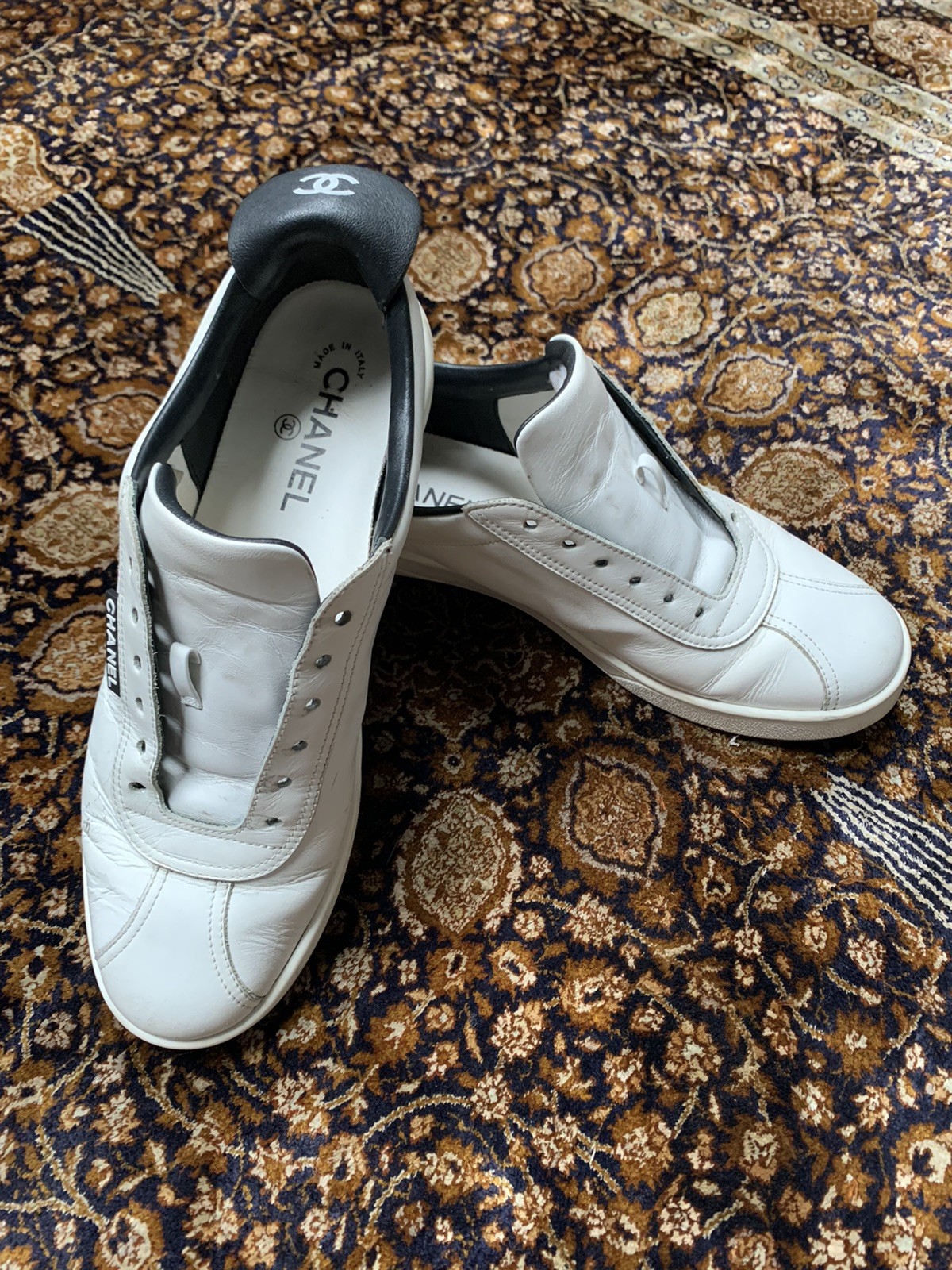 Chanel Low Top Sneakers White Calfskin Spellout 2 Cs Pull Tab Womens 39.5 EU