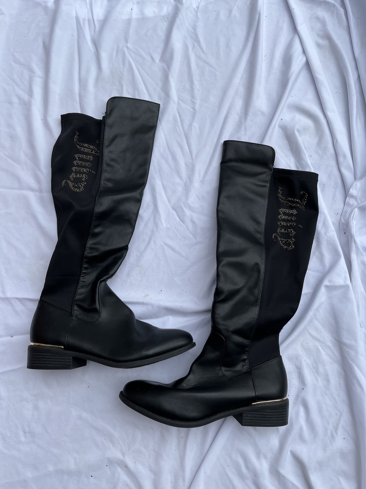 Juicy Couture Women’s 9 In Lack Posse Low Heel Stretch Beaded Logo Boots NWT