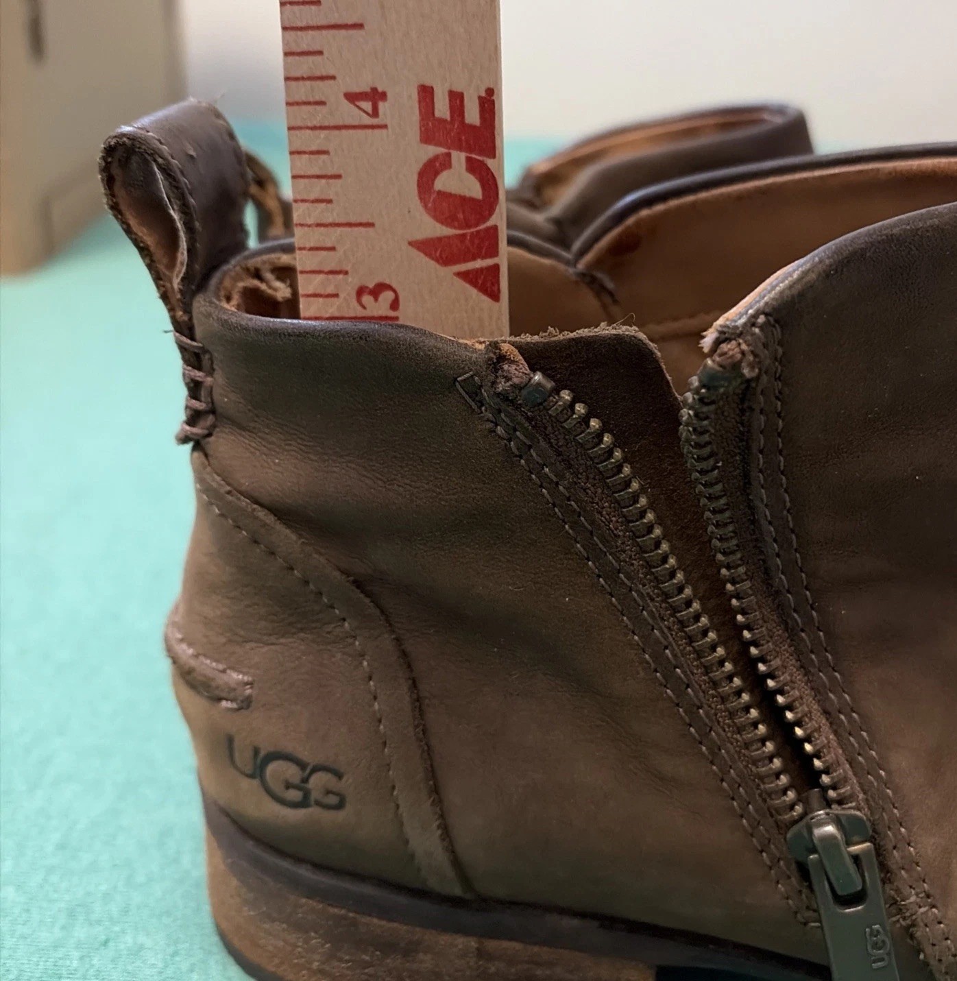 Ugg Women’s Short Brown Booties Boots Size 9 See Photos For Condition.