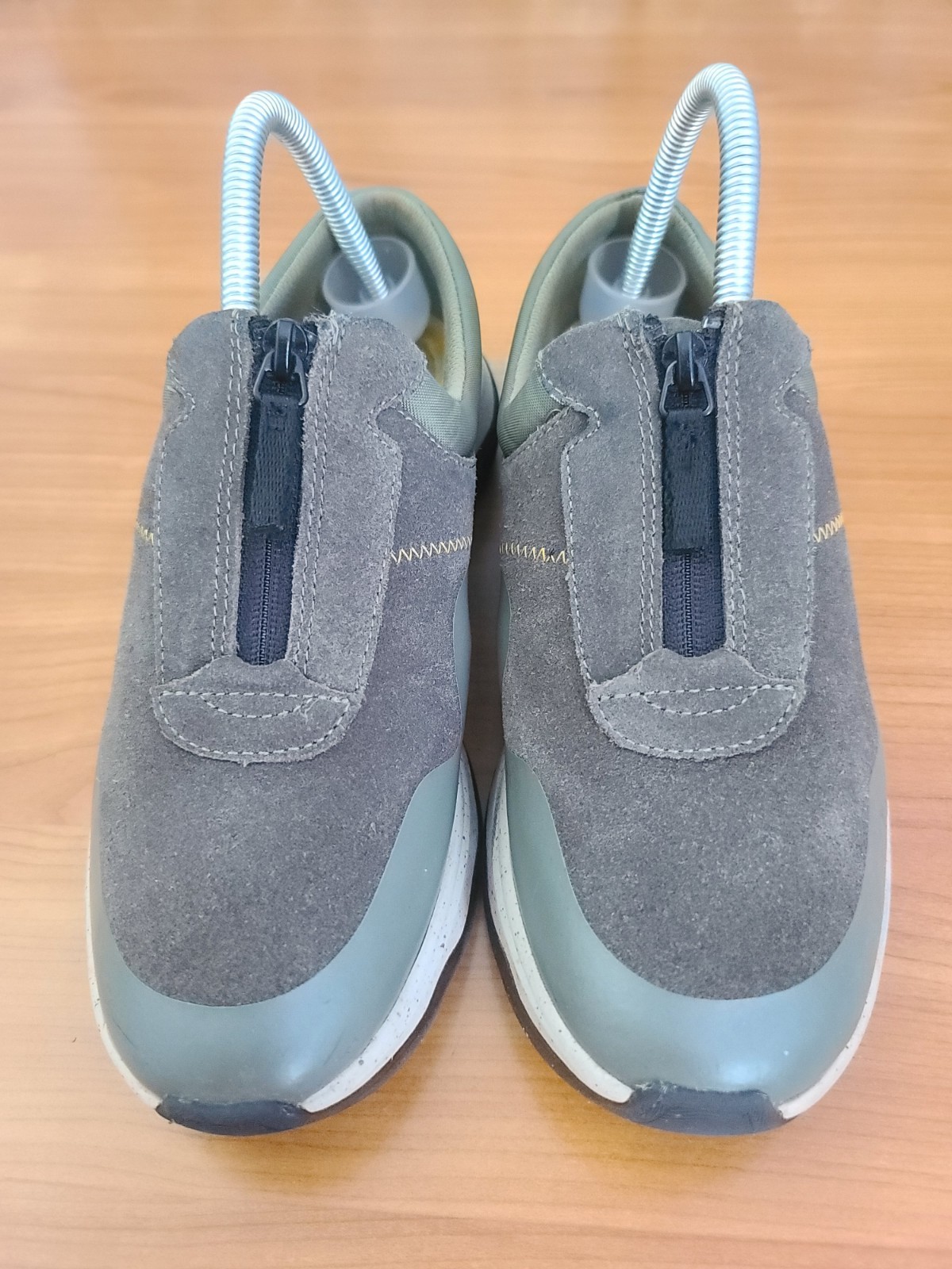 Clarks Women’s Jaunt Way Suede Clogs Size 8W Grey Slip-On Comfort Shoes