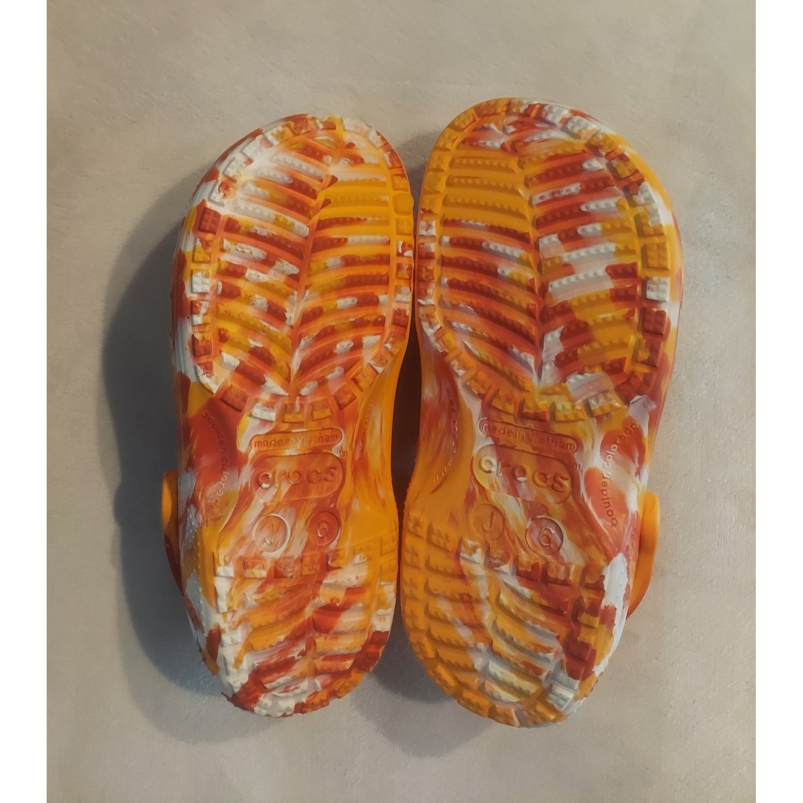 Crocs × Honey Nut Cheerios Collab Orange Tie-Dye Classic Clogs Size J/6 W/8 M/6