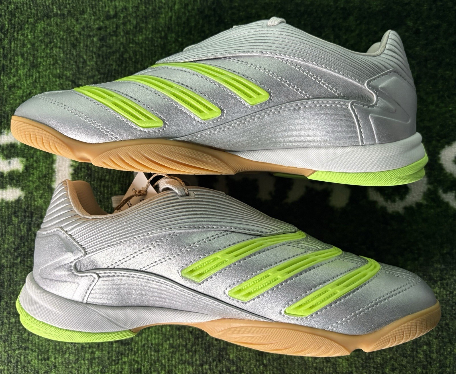 US Women’s 7/Men 6 – Adidas Predator Sala «Silver Metallic Signal Green» JR1636