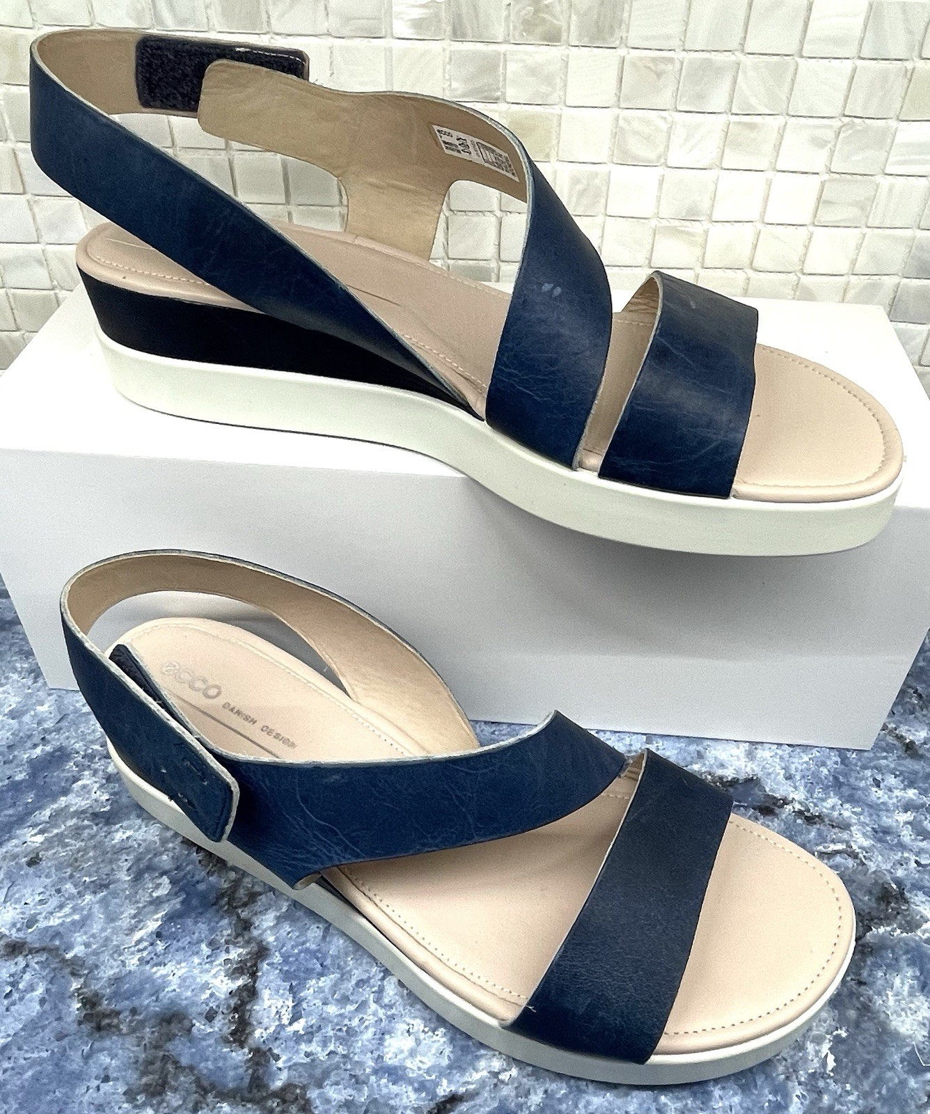 ECCO Womens US 10-10.5 EU 41 Navy Blue Leather Platform Sandals Excellent