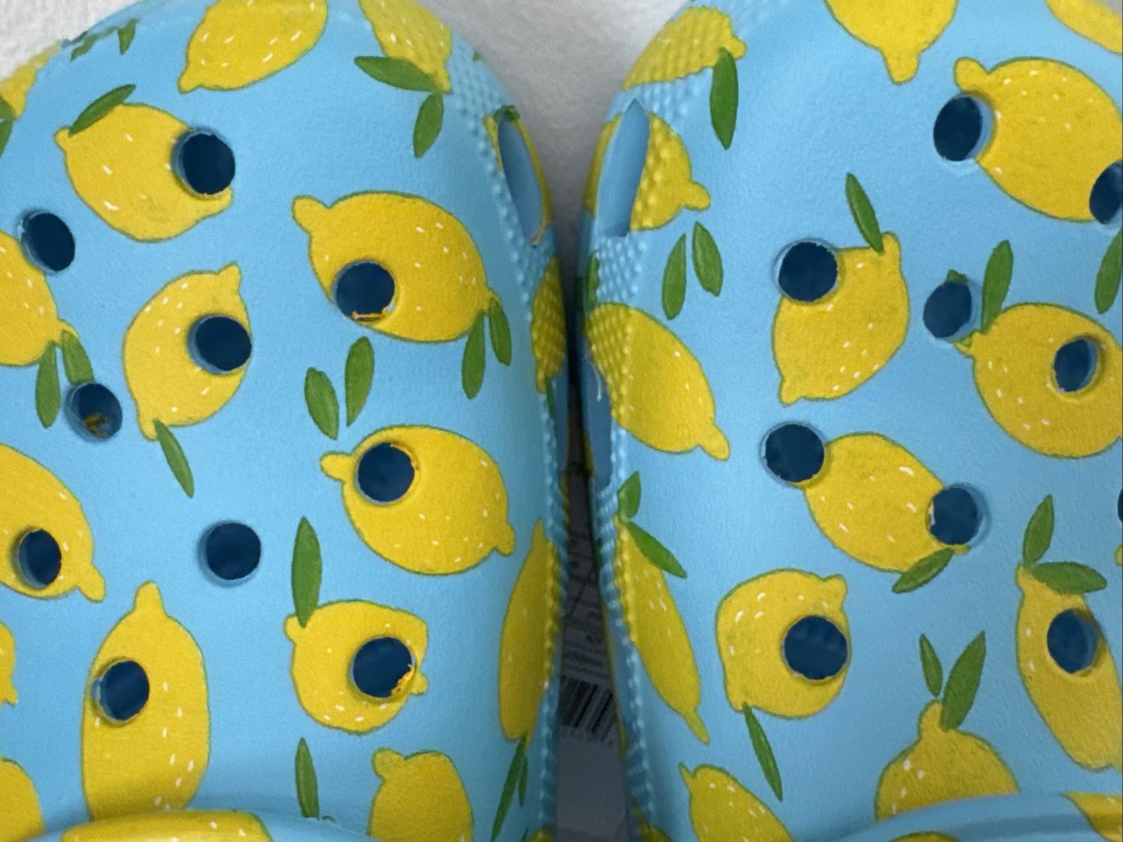 Crocs Classic Fresh Fruits Clog Lemons Womens 8 Blue / Yellow / Tinted Glass