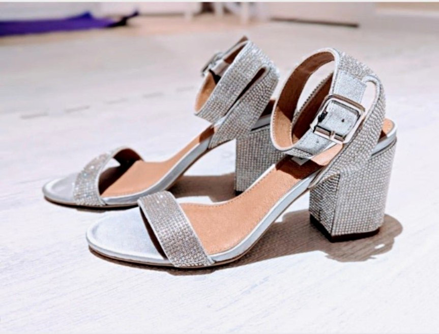 Steve Madden Silver Rhinestone Ankle Strap Leather Open Toe Buckle Sandals 6.5M