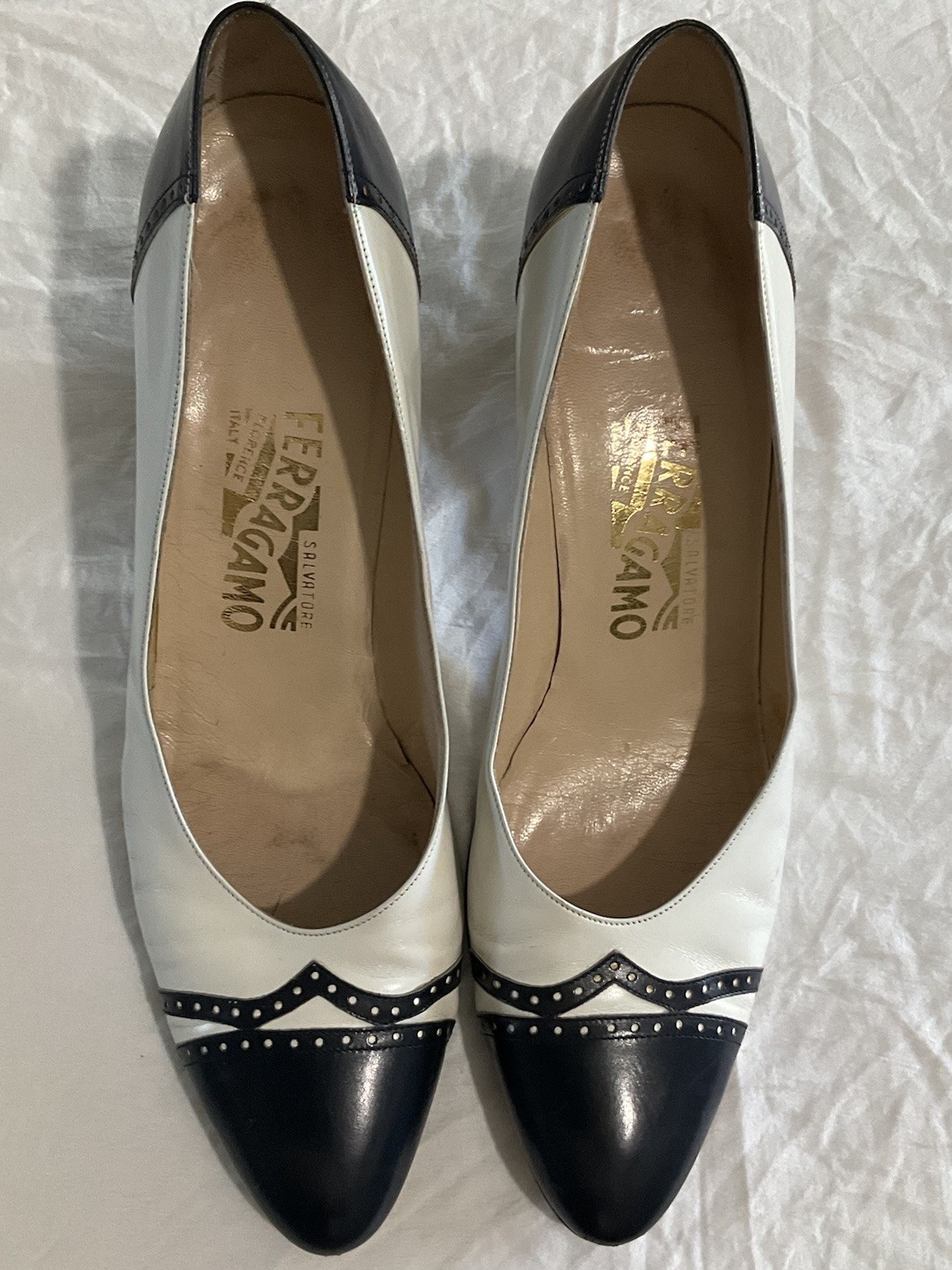 Salvatore Ferragamo Boutique Vintage Navy & White Pumps Heels 11 AAA Fits 10 Reg