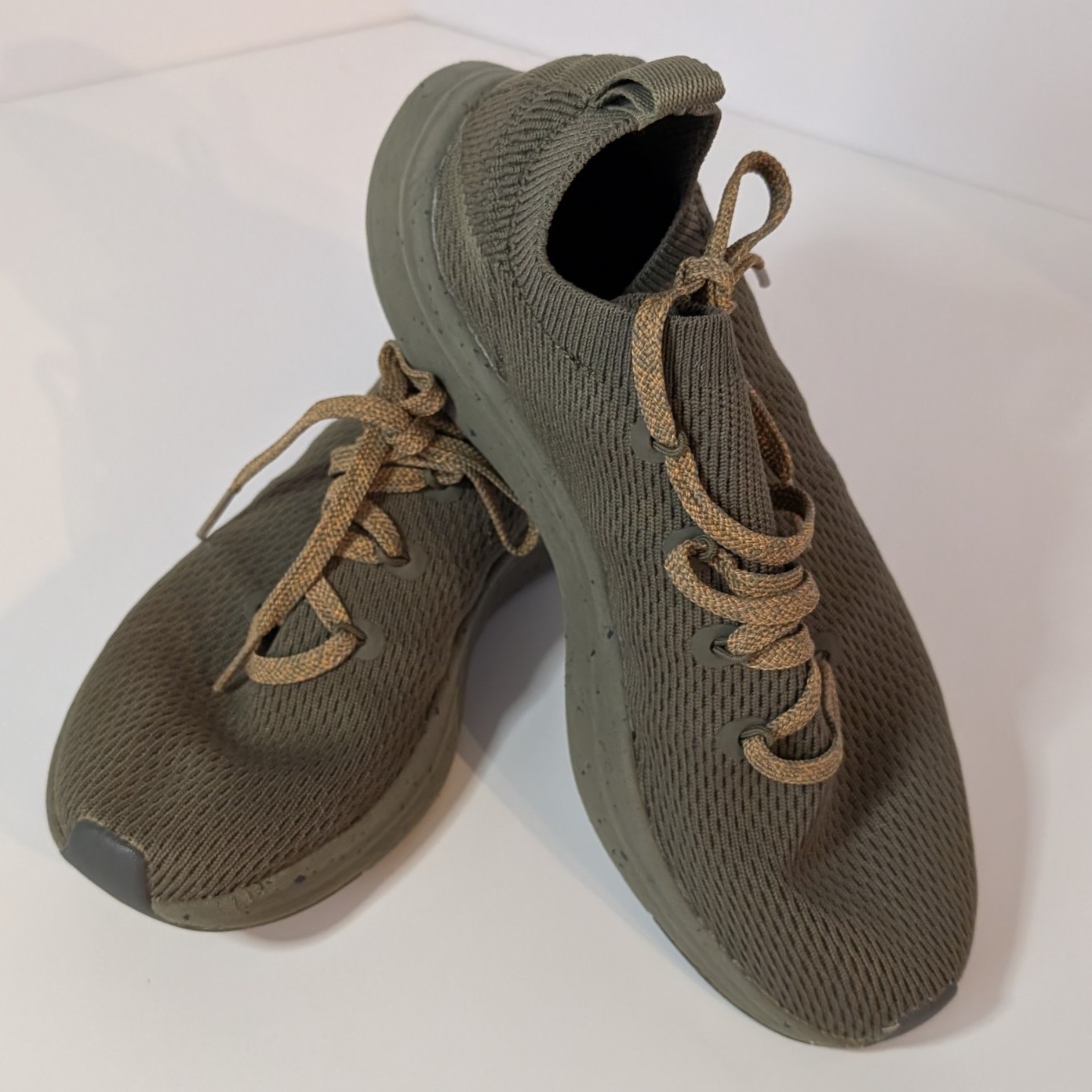 REI CoOp Beyonder Athletic Outdoor Hiking Shoes Olive Green Trailbed, Womens 7.5