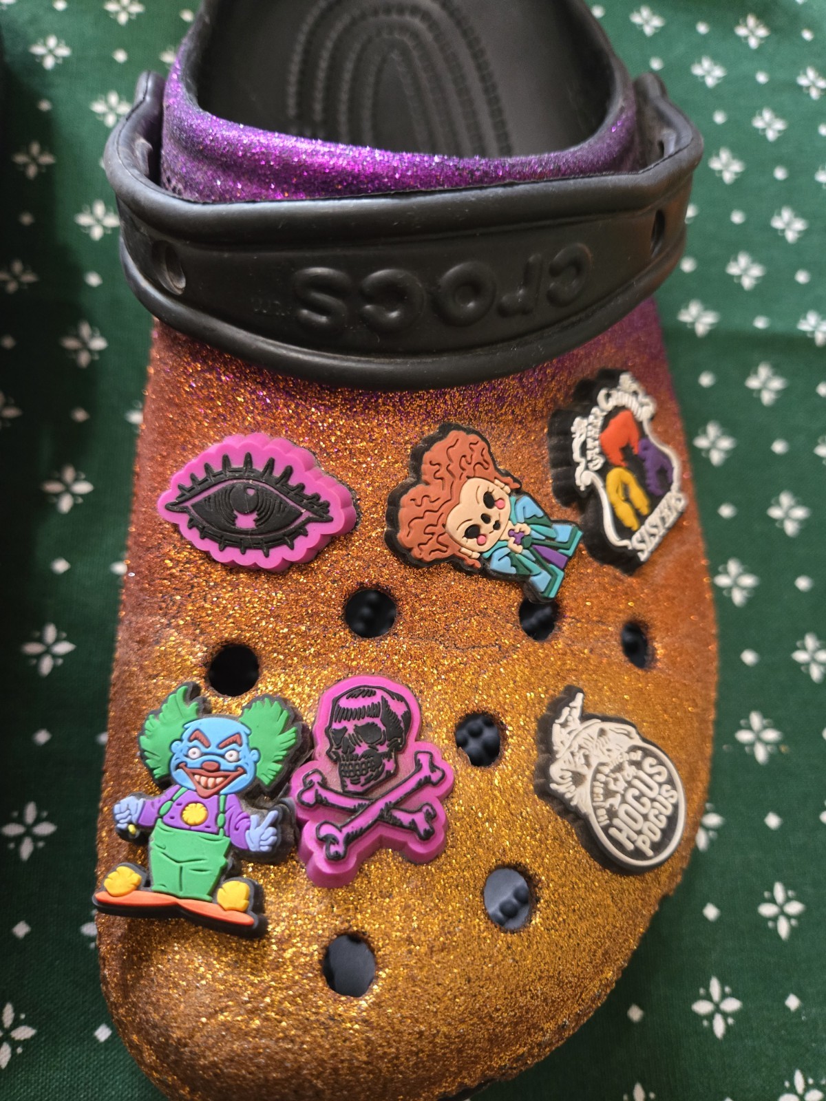 Disney Hocus Pocus Crocs Classic Womens Size 8 Clogs Sparkly Halloween *Read*