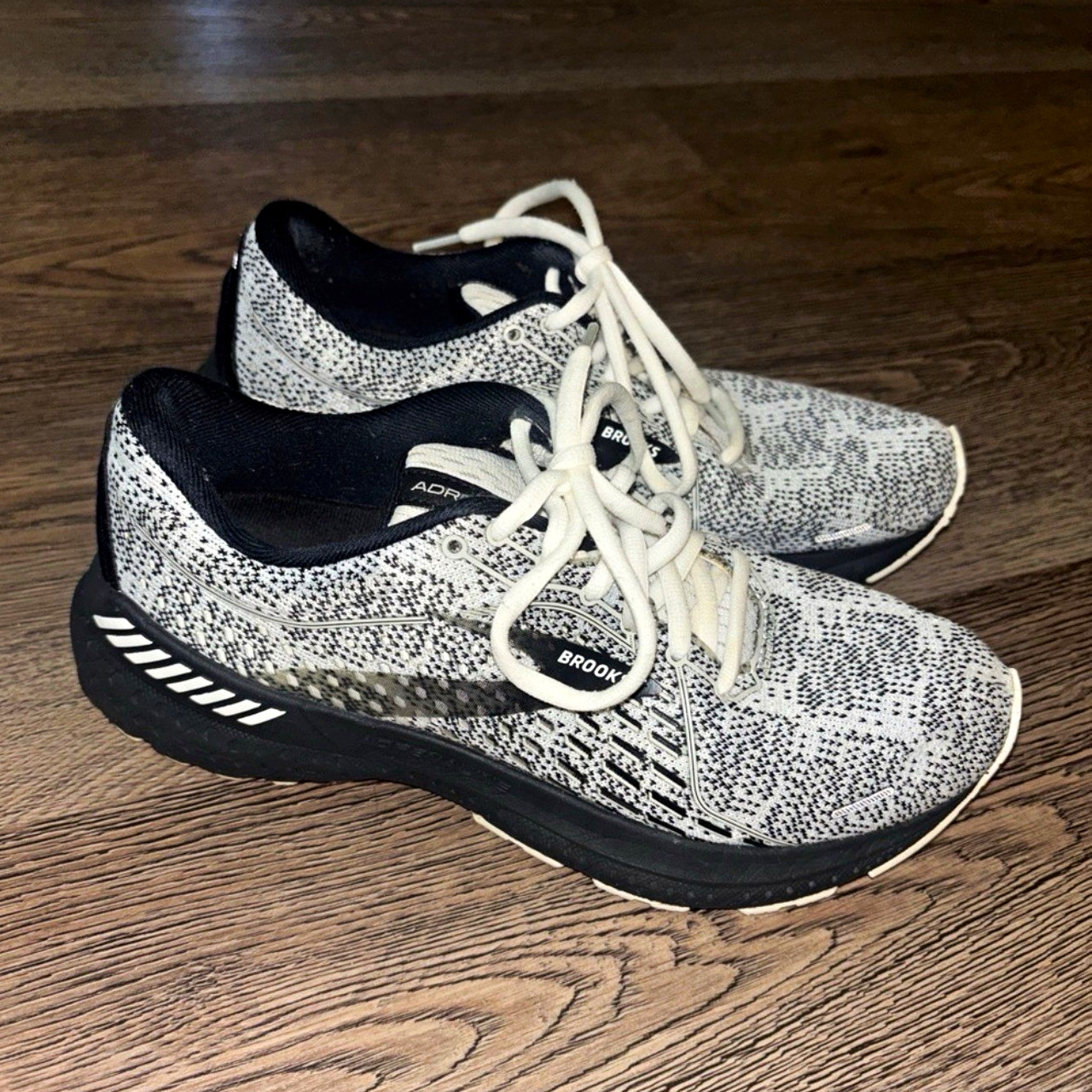 Brooks Adrenaline 21 Women’s Running Low Top Sneakers size 7.5