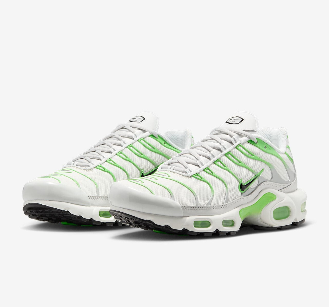 NIKE Women’s Air Max Plus DZ3671-001 Photodust Summit White Green Strike Black