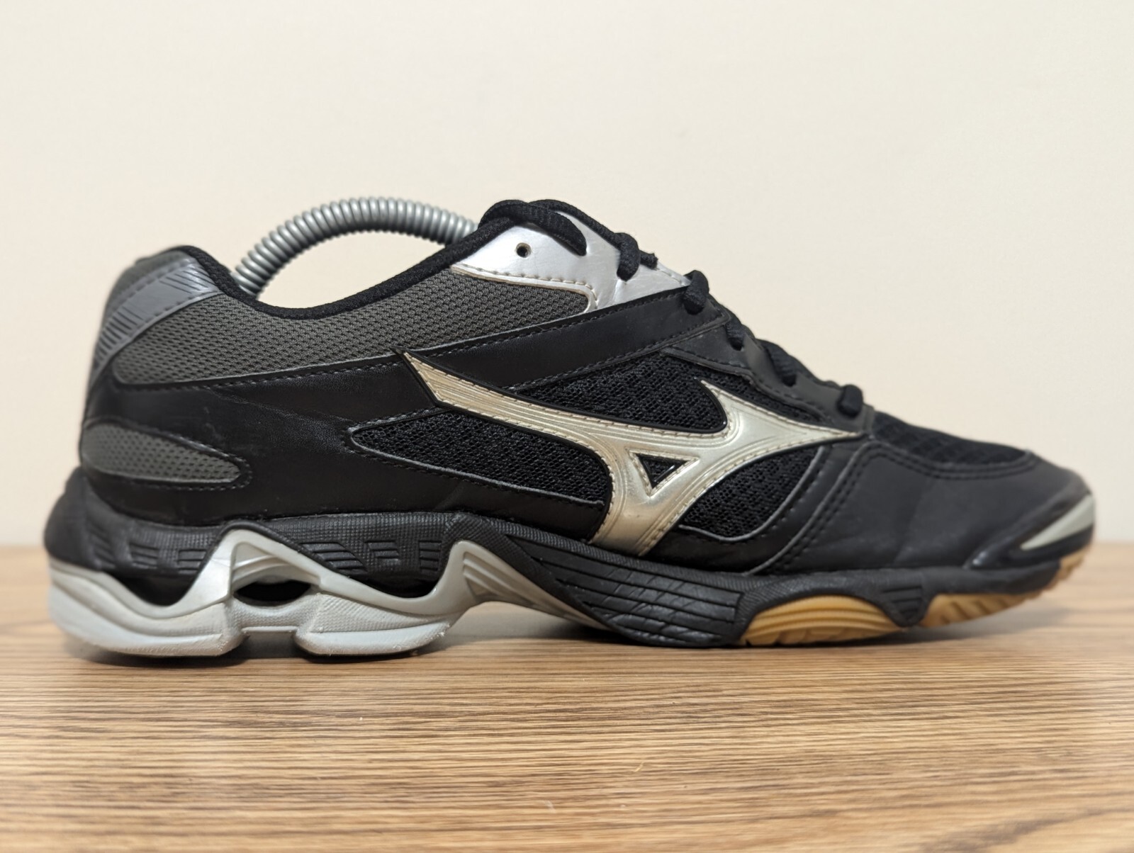 Mizuno Women’s Wave Bolt 6 Volleyball Shoes Black/Silver Size 10