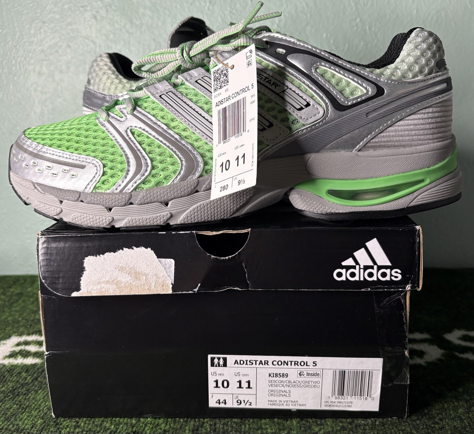 US Men’s 10/Women’s 11 – Adidas Adistar Control 5 «Green Silver» KI8589