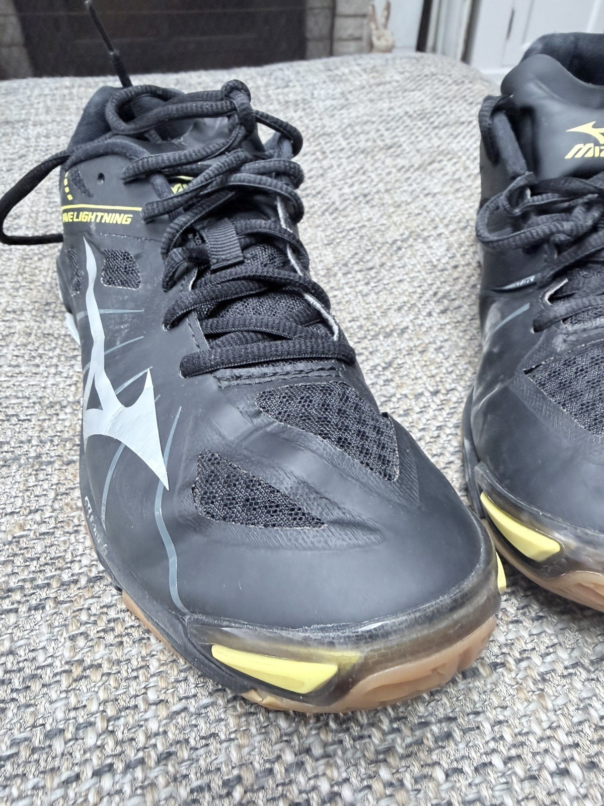 Mizuno Wave Bolt 6 volleyball shoe black/silver womens size 8.5