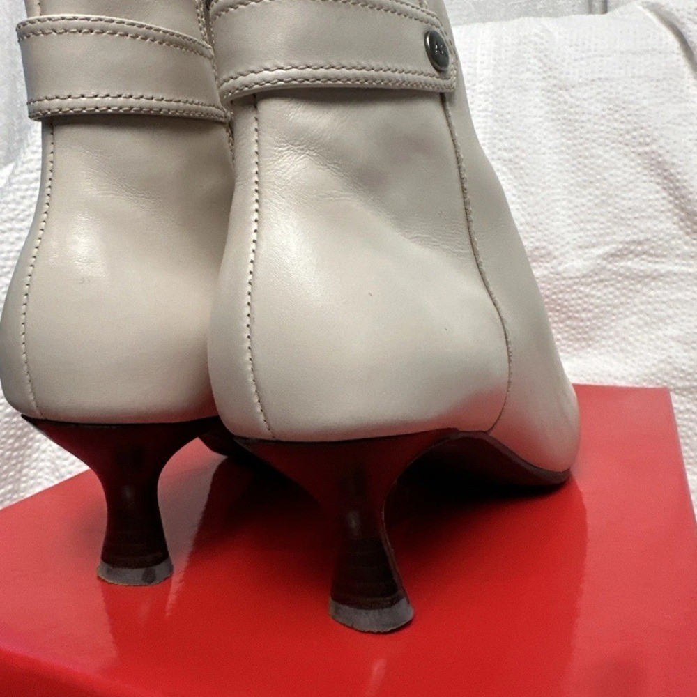 Anne Klein Darens Rice Milk Ankle Boot 5:5