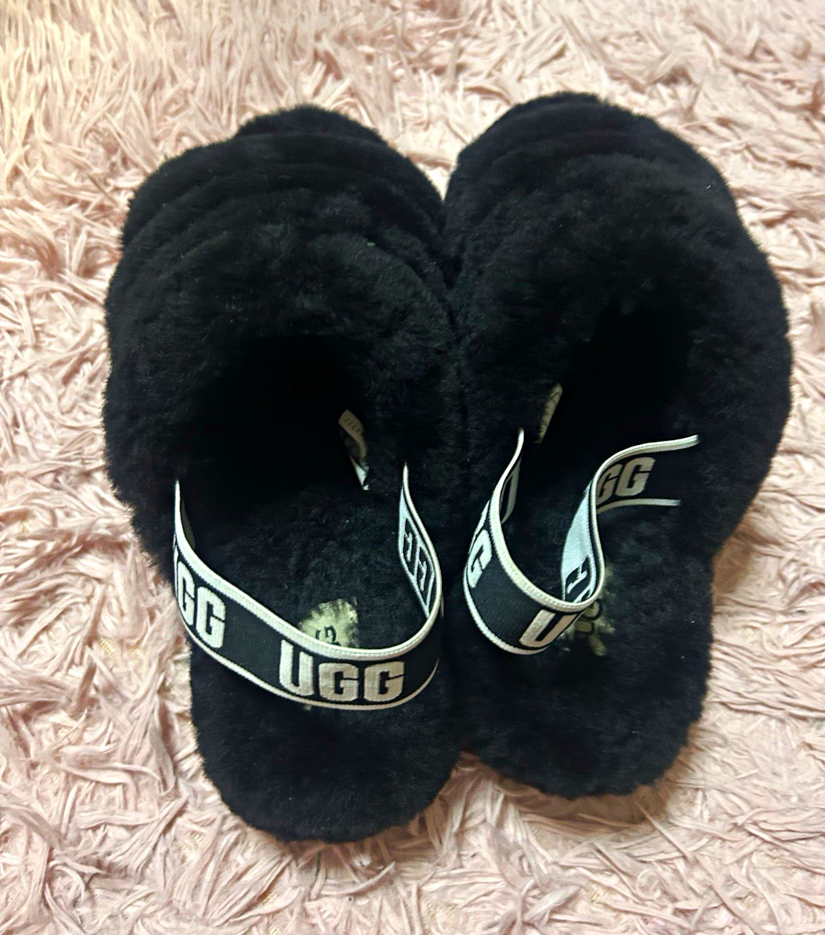 UGG Fluff Yeah Women’s Black Faux Fur Logo Strap Slide Slippers US 9