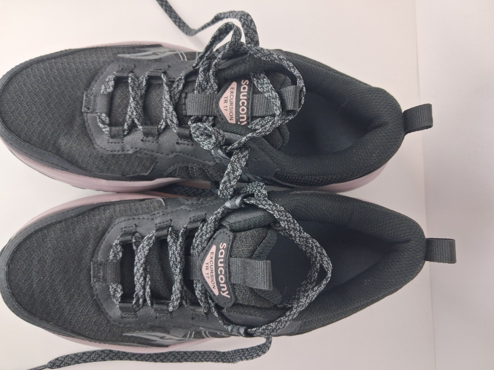 Saucony Excursion TR17 Women’s Trail Sneaker Black/Pink Mesh Lace-Up S10959