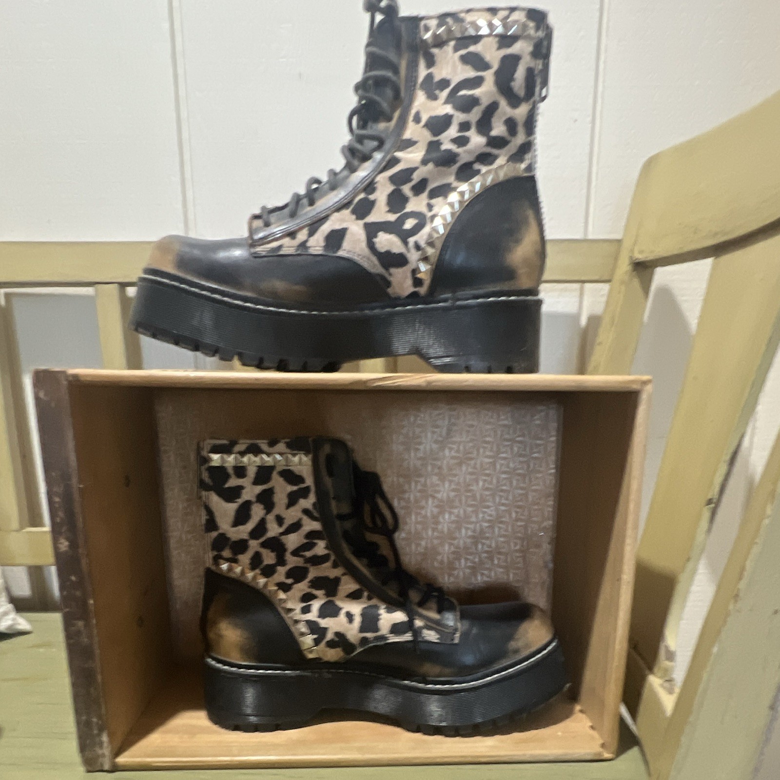 Steve Madden Avenger Women’s Combat Ankle Boots Animal Print Lace-Up Zip 9M