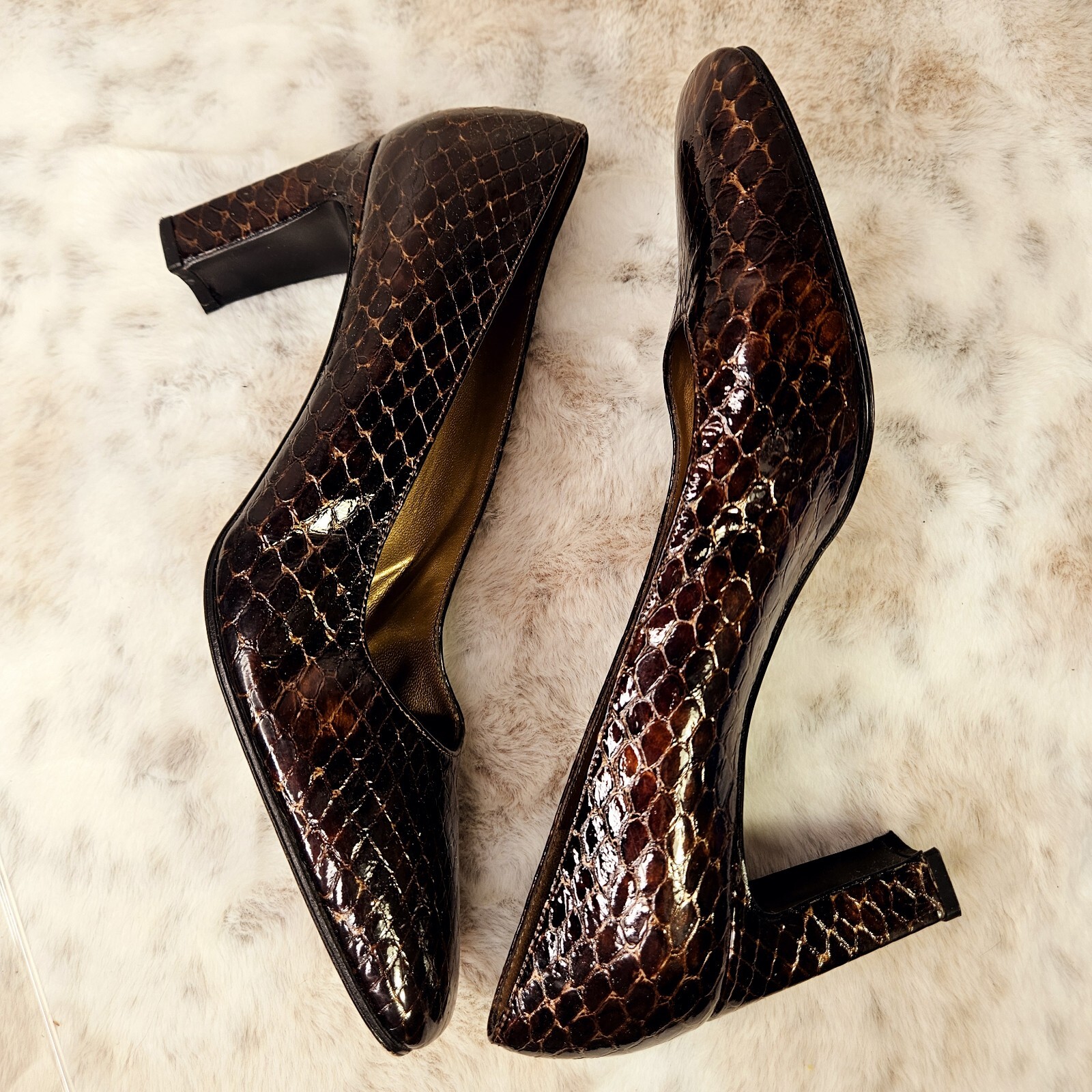 Stuart Weitzman Women’s 3″ Heels Pumps 9.5AAA Brown w/ Golden Hues Croc Embossed