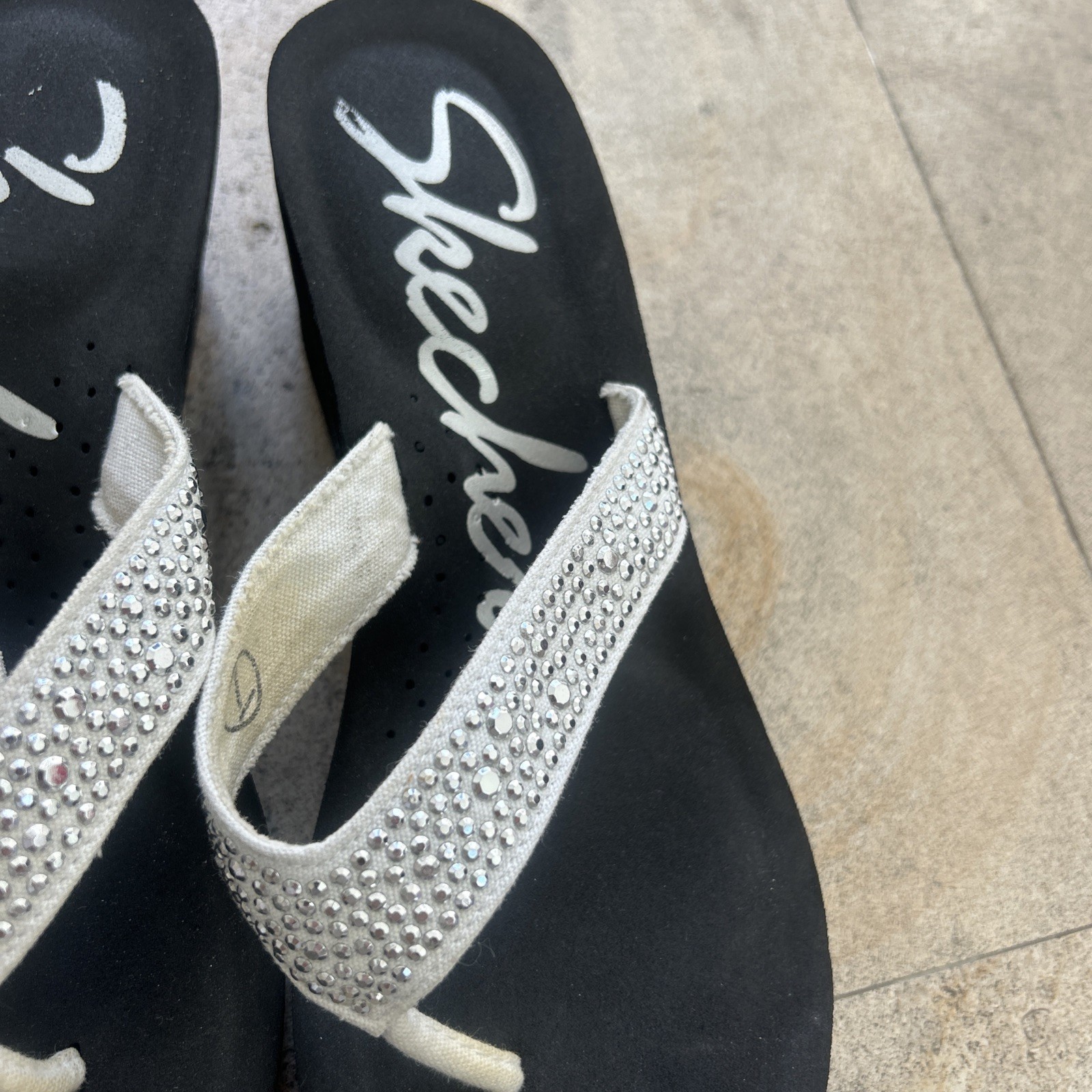 Skechers Womens Y2K Vinyasa Tiger Squad Black Slip On Flip Flop Sandal Size 7