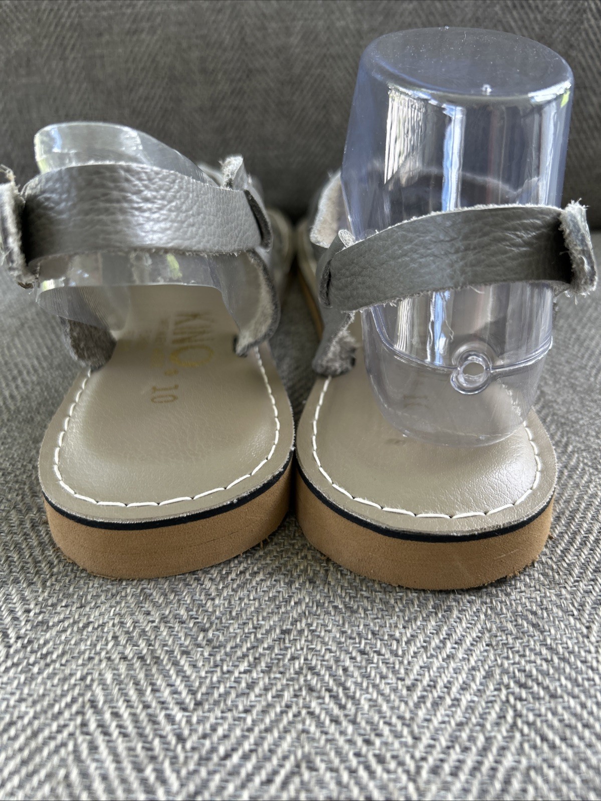 Kino Sandals Spider Flats Gray Leather 2 Straps Round Toe Buckle Strap Size 10 M