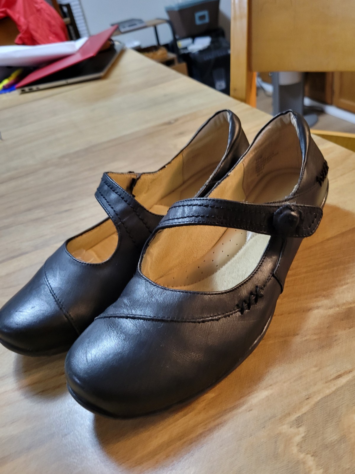 Mary Jane Style Leather Shallow Toe Comfort Flat By Strictly Comfort sz 10-M