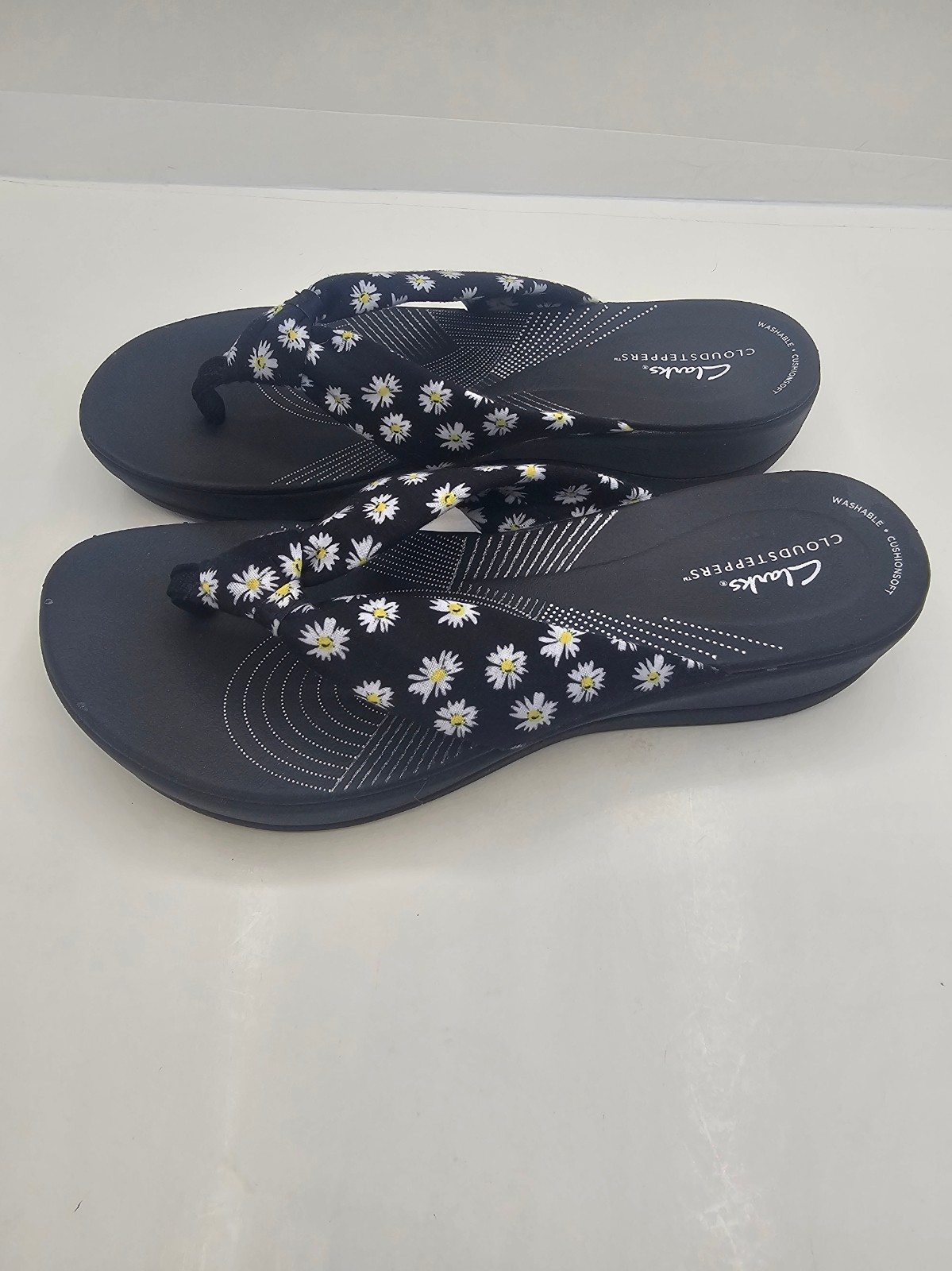 Clarks Cloudsteppers Flip Flop Sandals Women’s Size 10 Black Daisy Cushionsoft