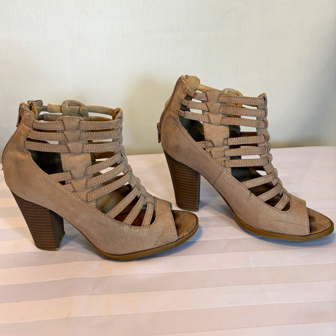 G by Guess Women’s Beige Suede Strappy Open Toe Ankle Strap Zip Block Heel 6