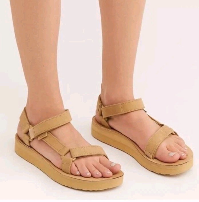 Teva Leather Midform Universal Tan Strappy Sandals Comfort Hiking Womens Size 9