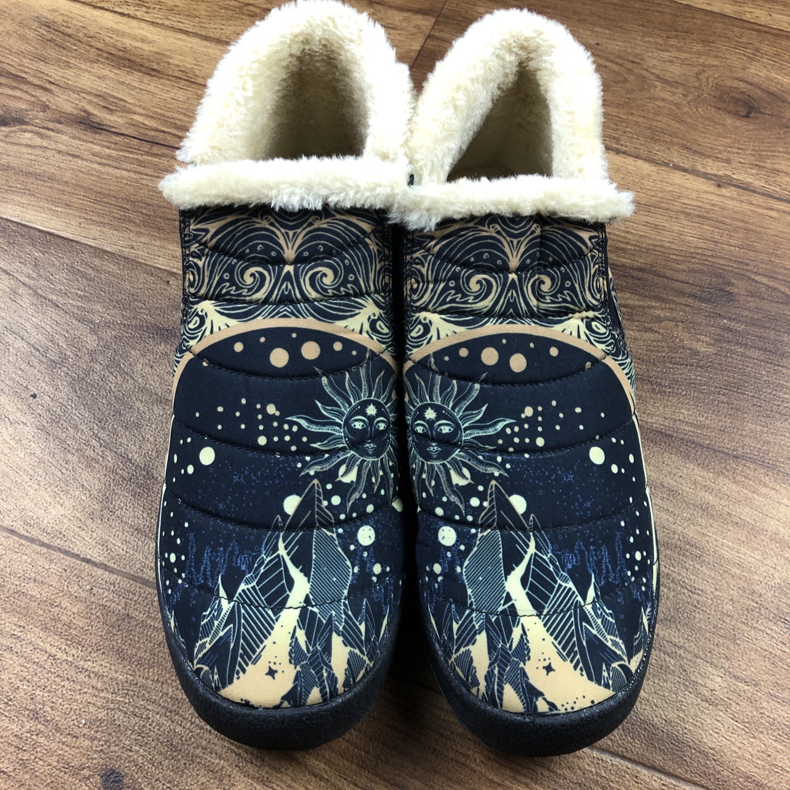Yes We Vibe Women Sz 7.5 M Multicolor Celestial Faux Fur Lined Shoes
