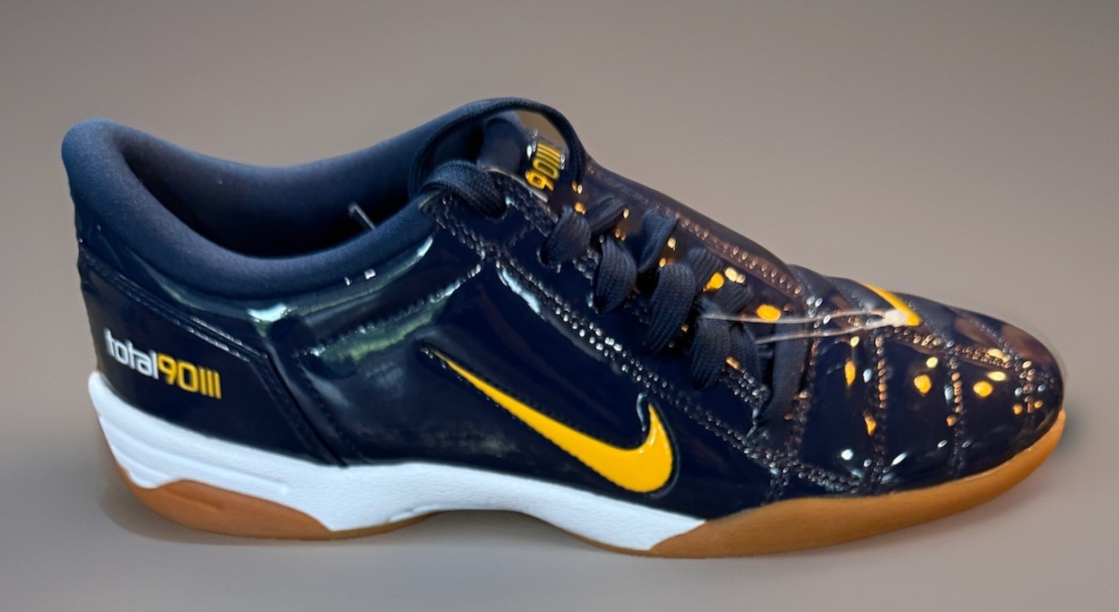 Nike Women’s Total 90 Michigan Midnight Navy Gold Soccer Shoes Size 9.5