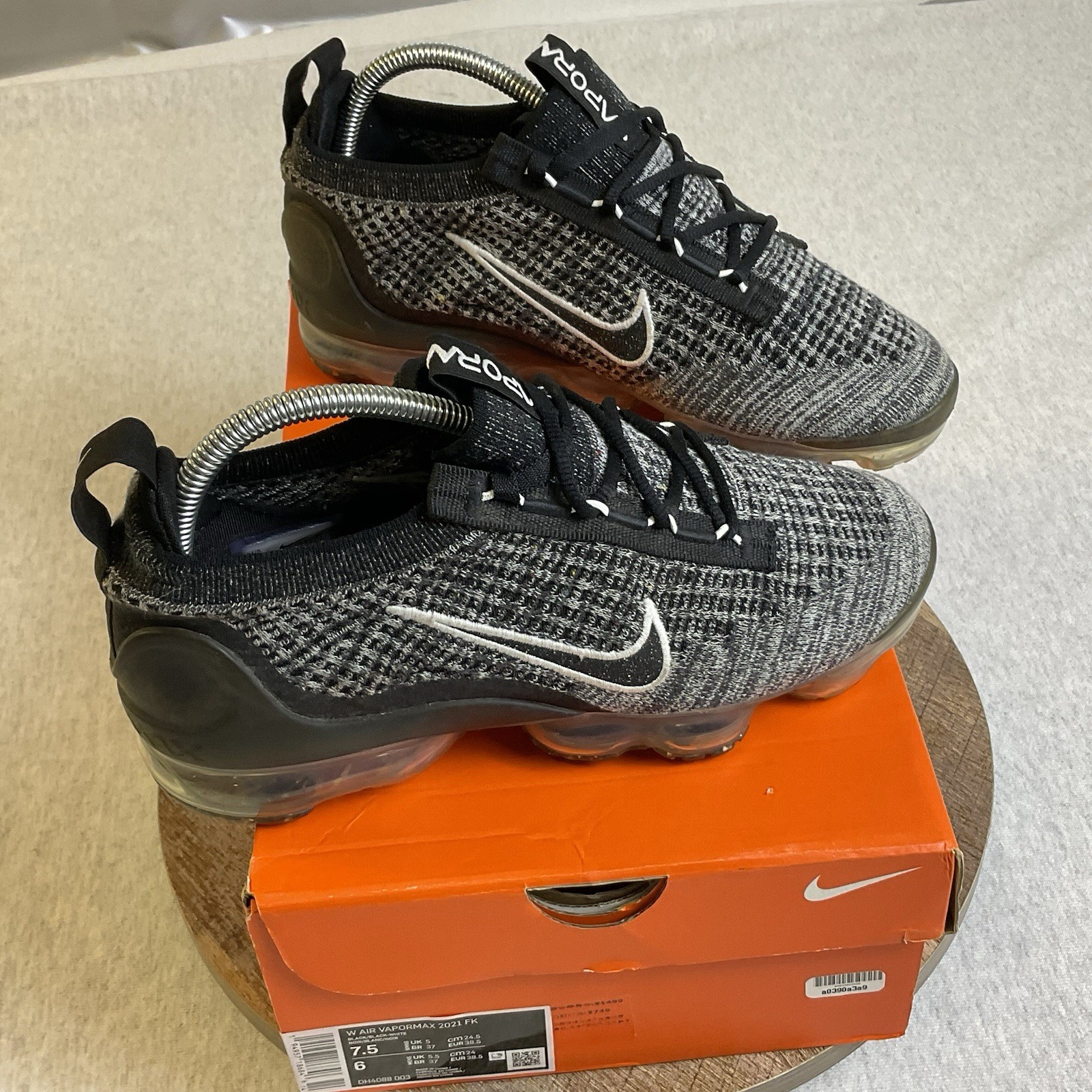 Nike Air Vapormax Sneakers Women’s 7.5 FlyKnit Running Sports Classic DH4088-003
