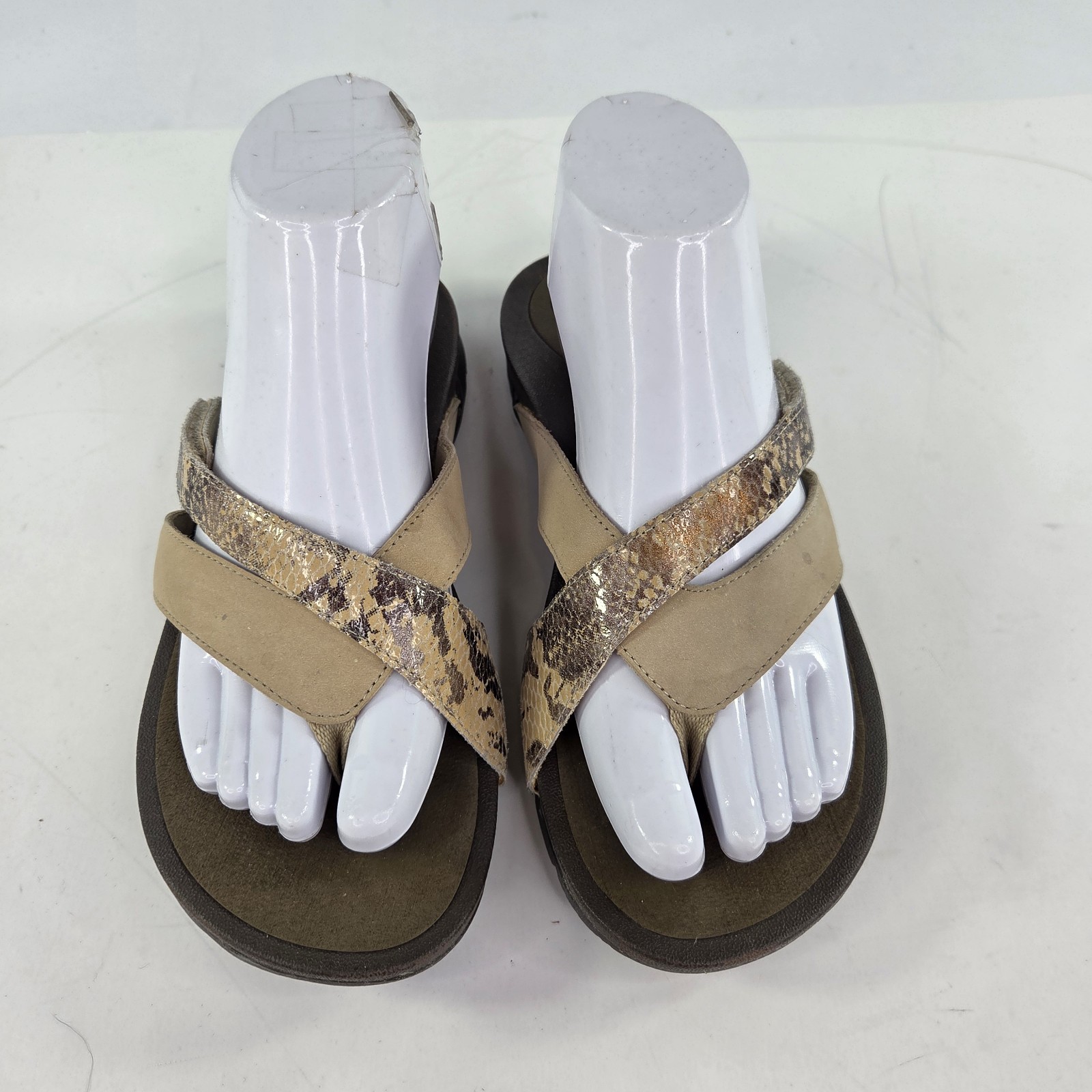 Abeo leather thong sandals Womens US 7 Tan snakeskin print strap Shoes