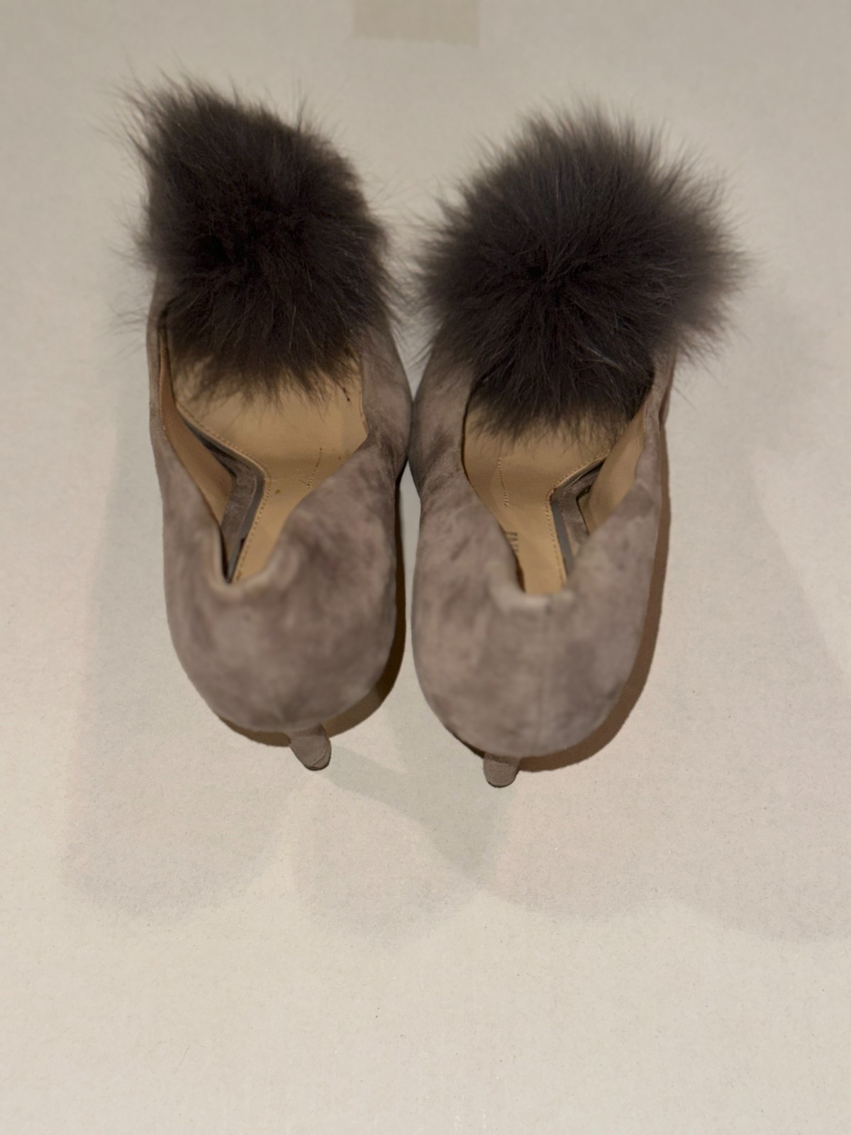 Gianni Bini Gray Fur Pom Pom Pumps Women’s Size 7.5 Pointed Toe High Heels