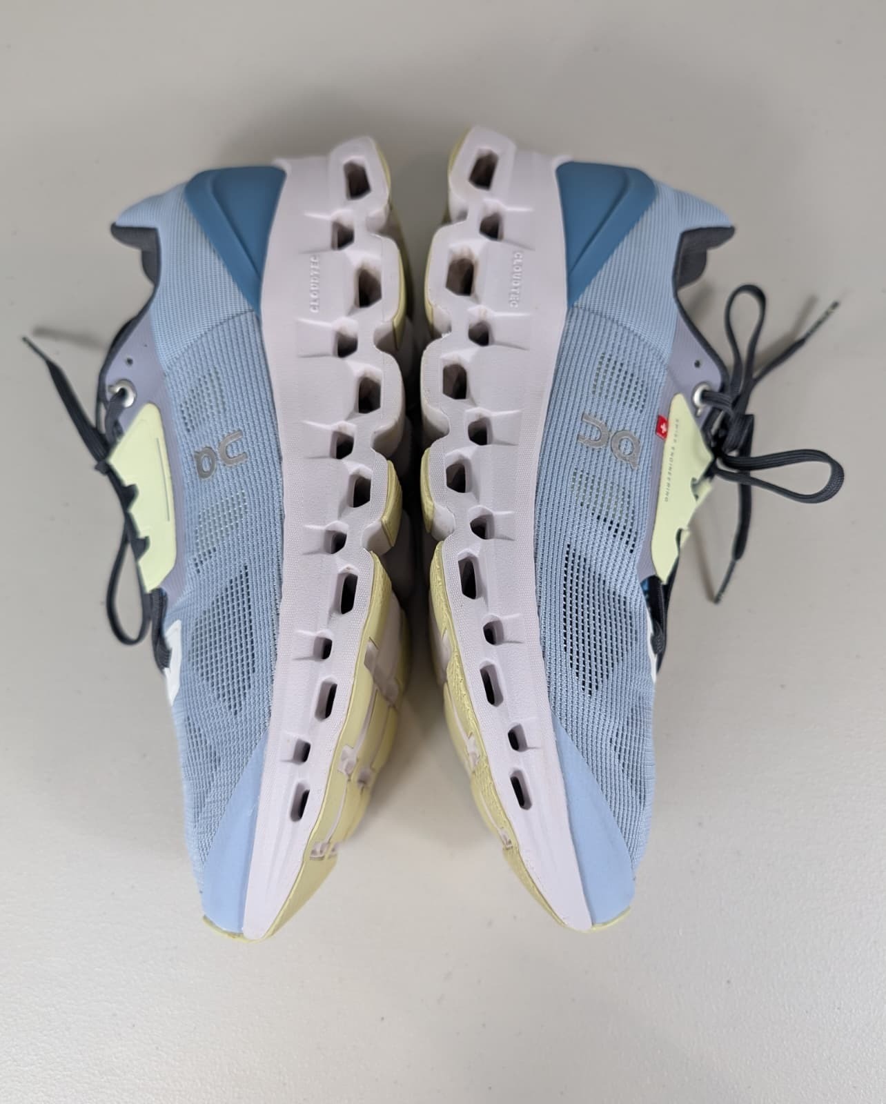 On cloud stratus sneakers in a chambray/lavender blue color women’s size 10W