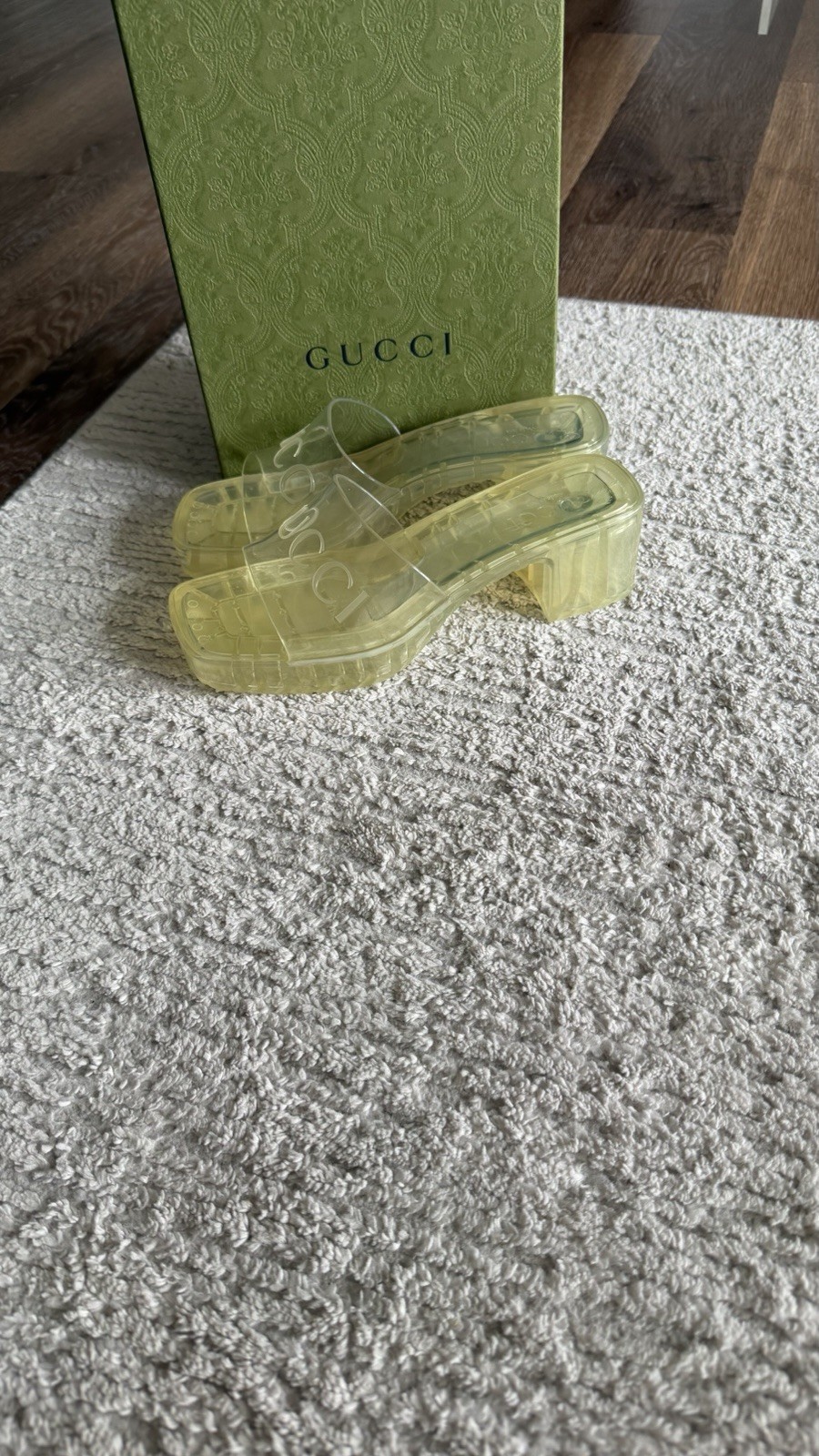 NWB $450 GUCCI TRANSPARENT RUBBER LOGO SLIDES SANDALS SIZE IT 36 US 6