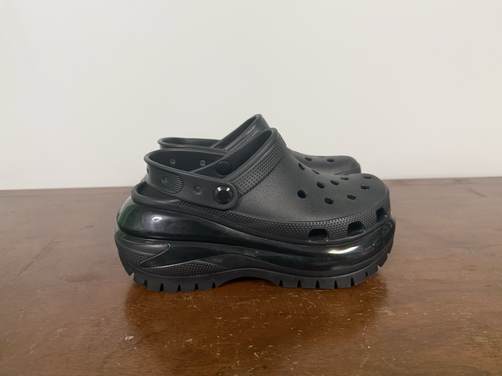 WORN ONCE Crocs Mega Crush Clog Men 5/Womens 7 Black Unisex Platform Shoe 207988