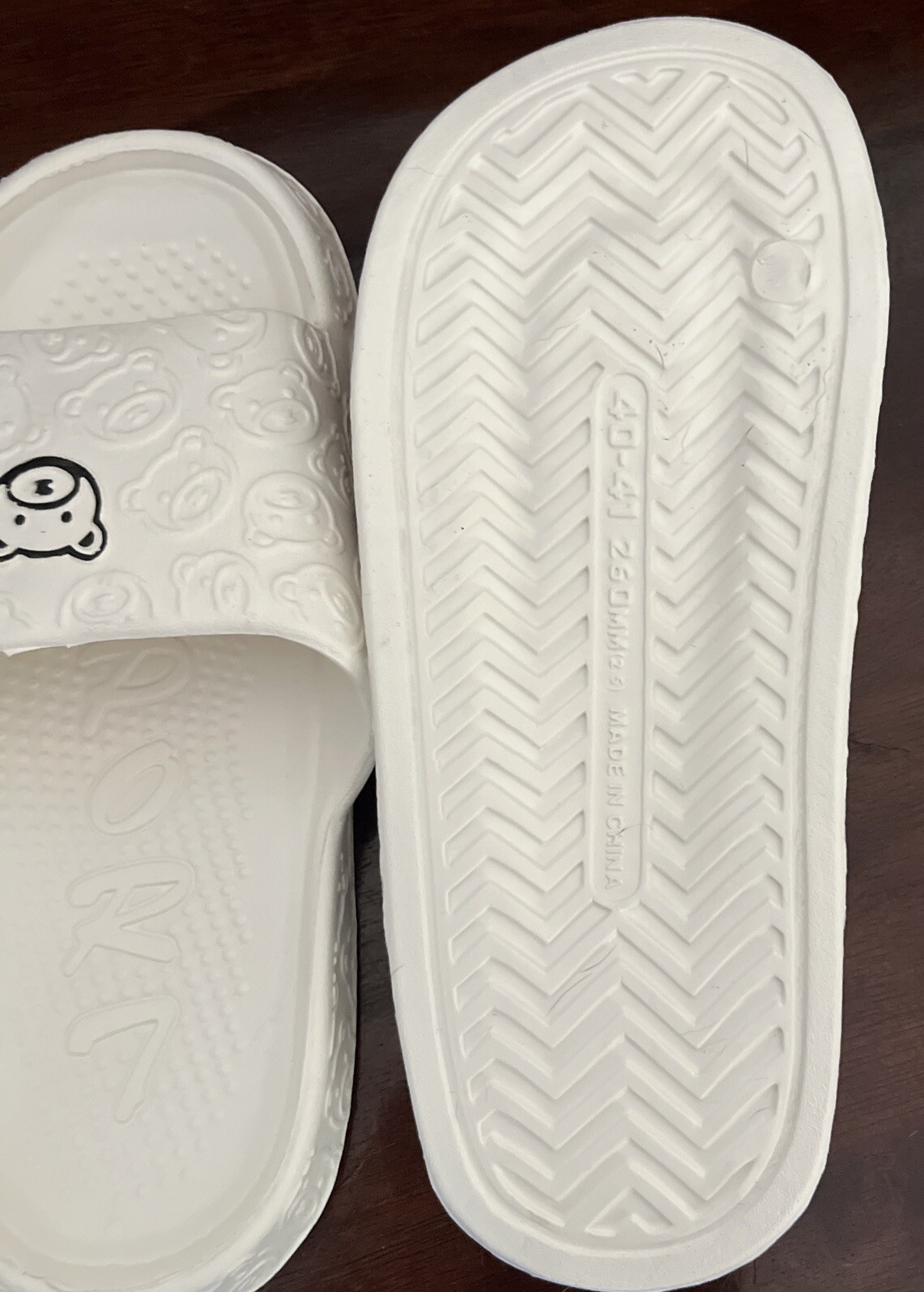 NEW CUTE BEAR PILLOW SLIDES WHITE SZ 9-10 GARDEN BATHROOM SHOES NIB USA