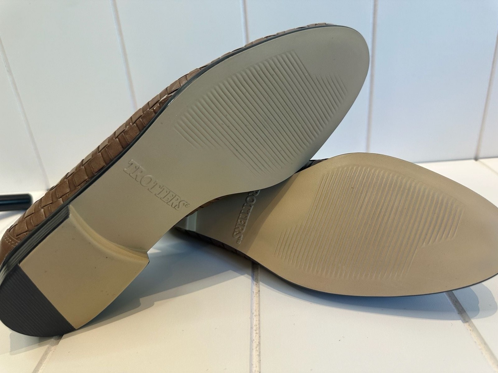 New! Trotters Liz Women’s Woven Brown Leather Loafers