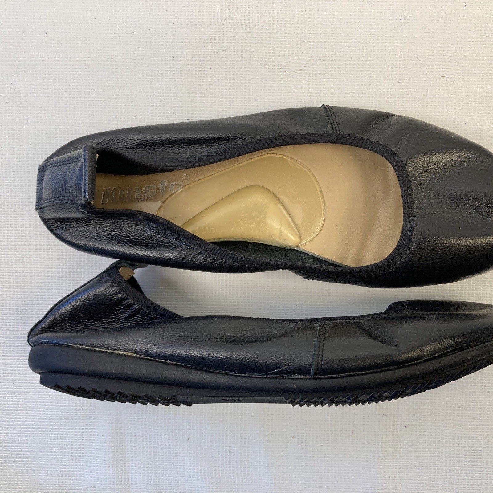 Kunsto Women’s Shoes Size 7-8 Leather Closed Toe Slide Black Flats Footbed 9.25”