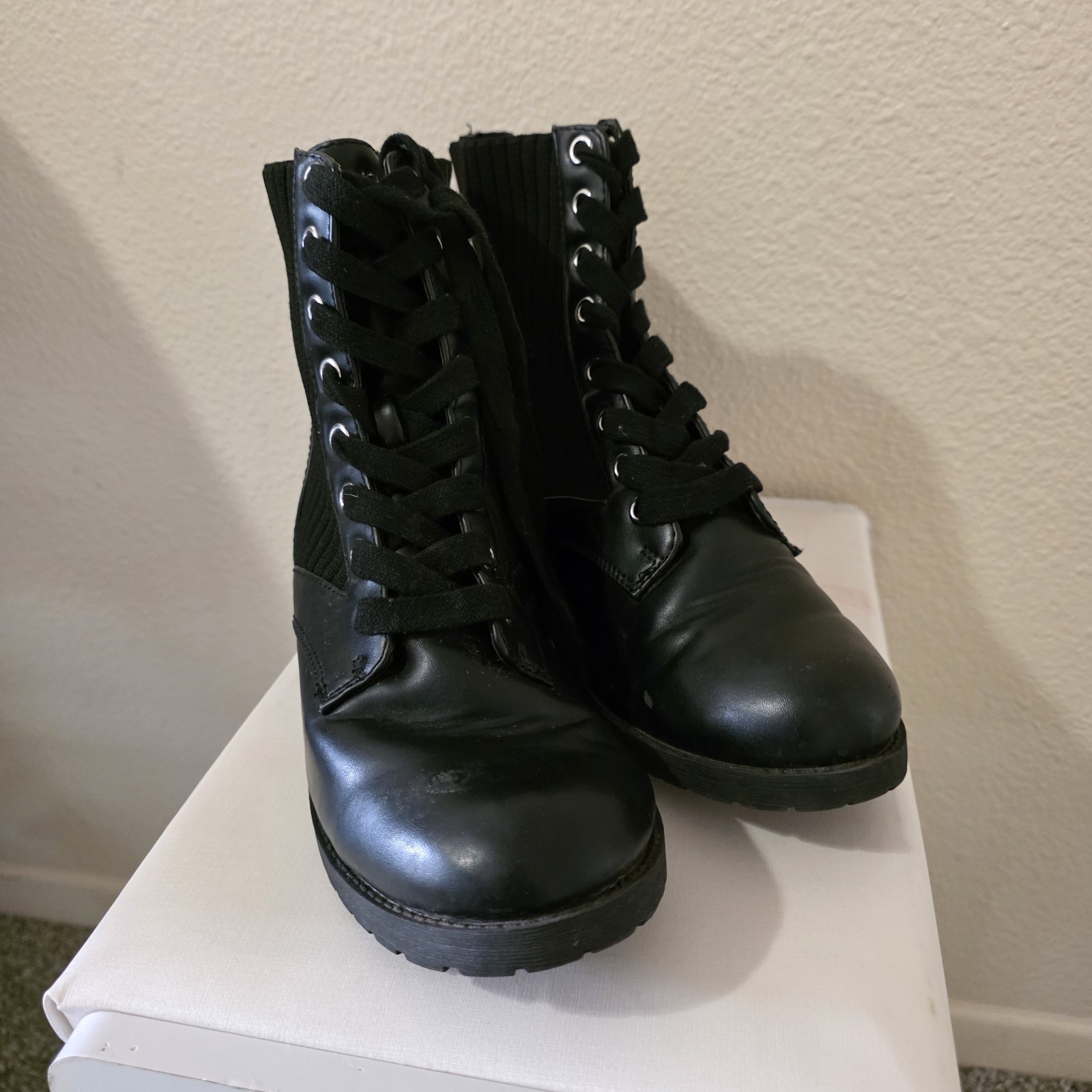 ​Women’s Black Combat Boots Sock Ankle Knit Inset Lace Up Lug Sole Size 8 Grunge