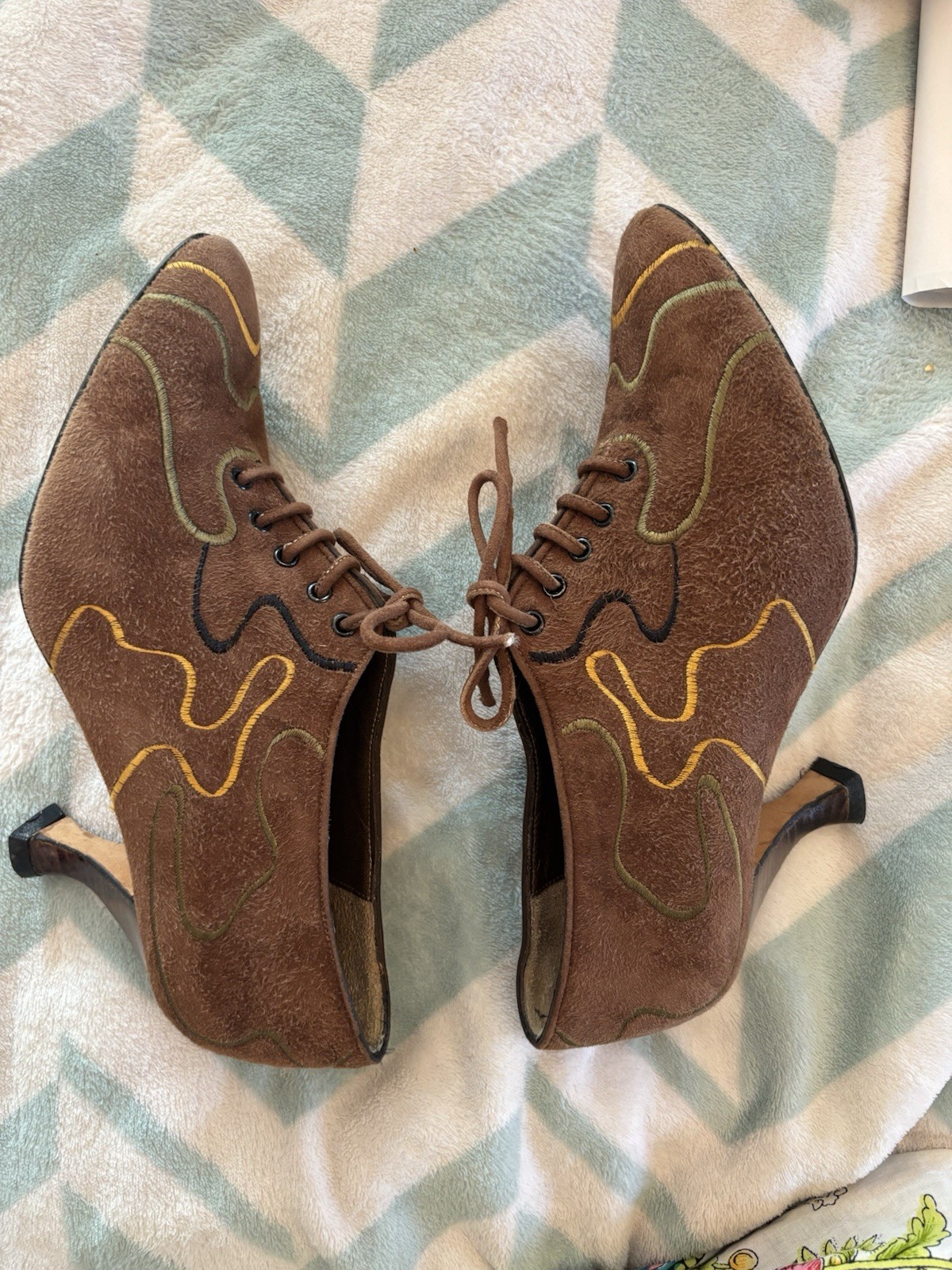 Woman’s Paul Mayer Brown Suede Pumps with/ black green and gold embroid Sz 6 B