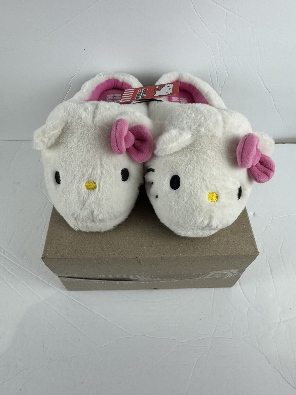 Hello Kitty – Women’s/Girl’s Slippers – Size 9/10- White/Pink – New In Box w/Tag