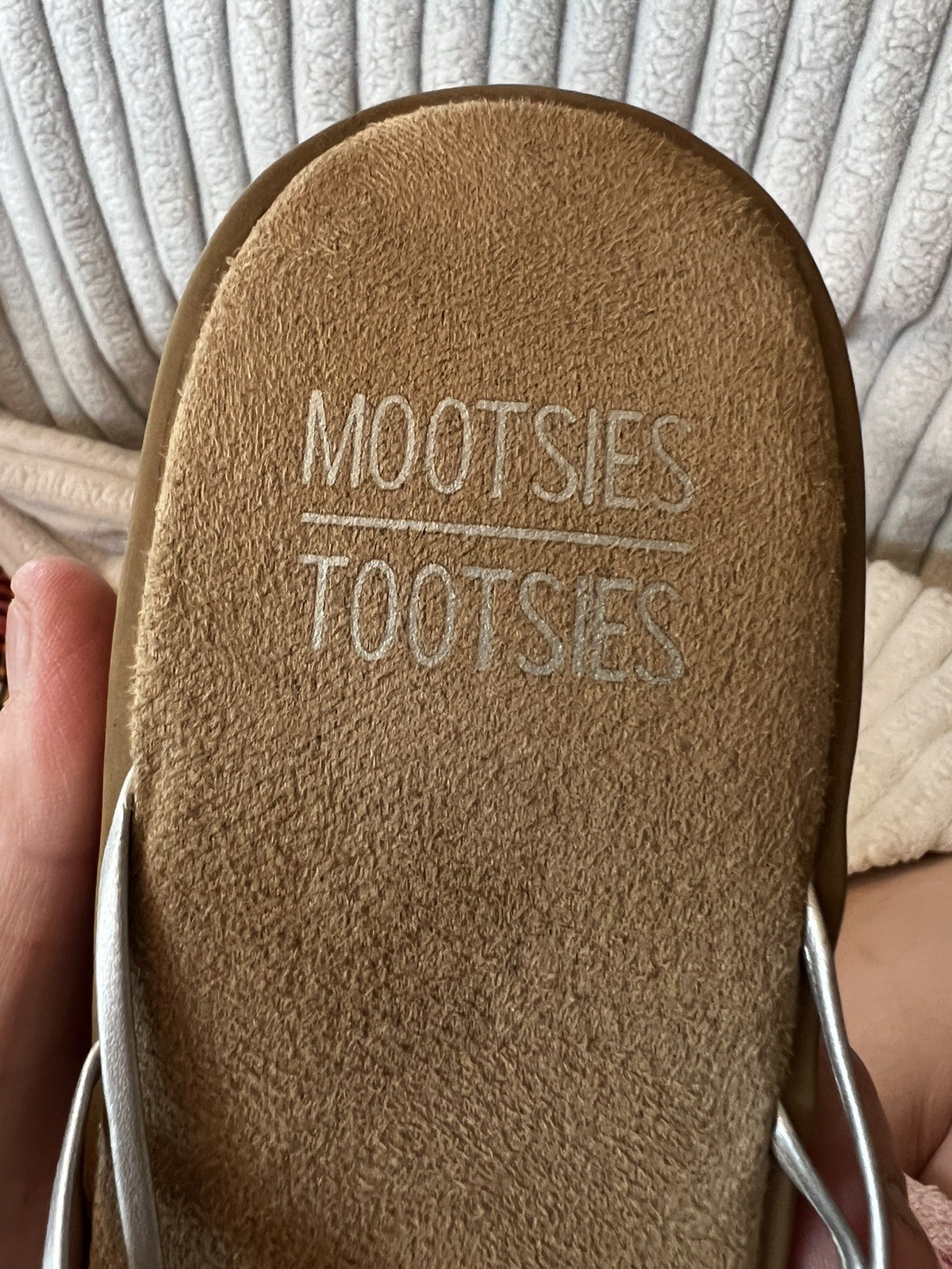 Women’s Mootsies Tootsies Sandals Size 7.5 White & Silver Daisies Slide on Shoes
