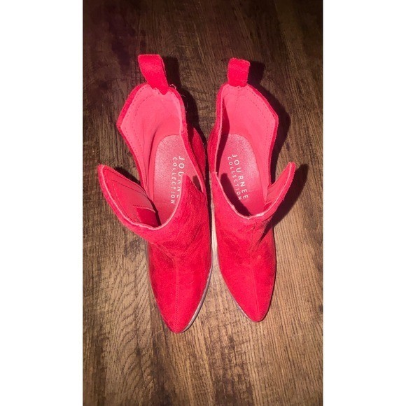 Journee Collection Red Faux Suede V-Cutout Pointed Toe Ankle Boot Block Heel 9.5